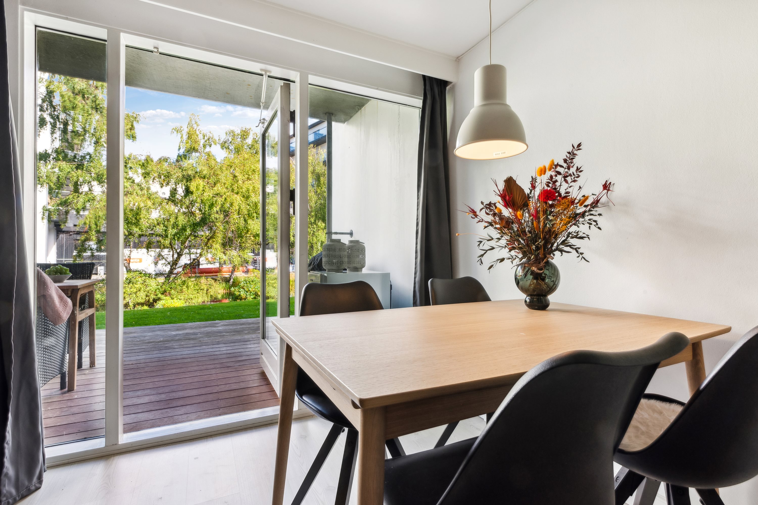 Fremhævet stue billede i fuldskærmstilstand. Billede af Nordre Strandvej 2F, st.. 524., 3000 Helsingør