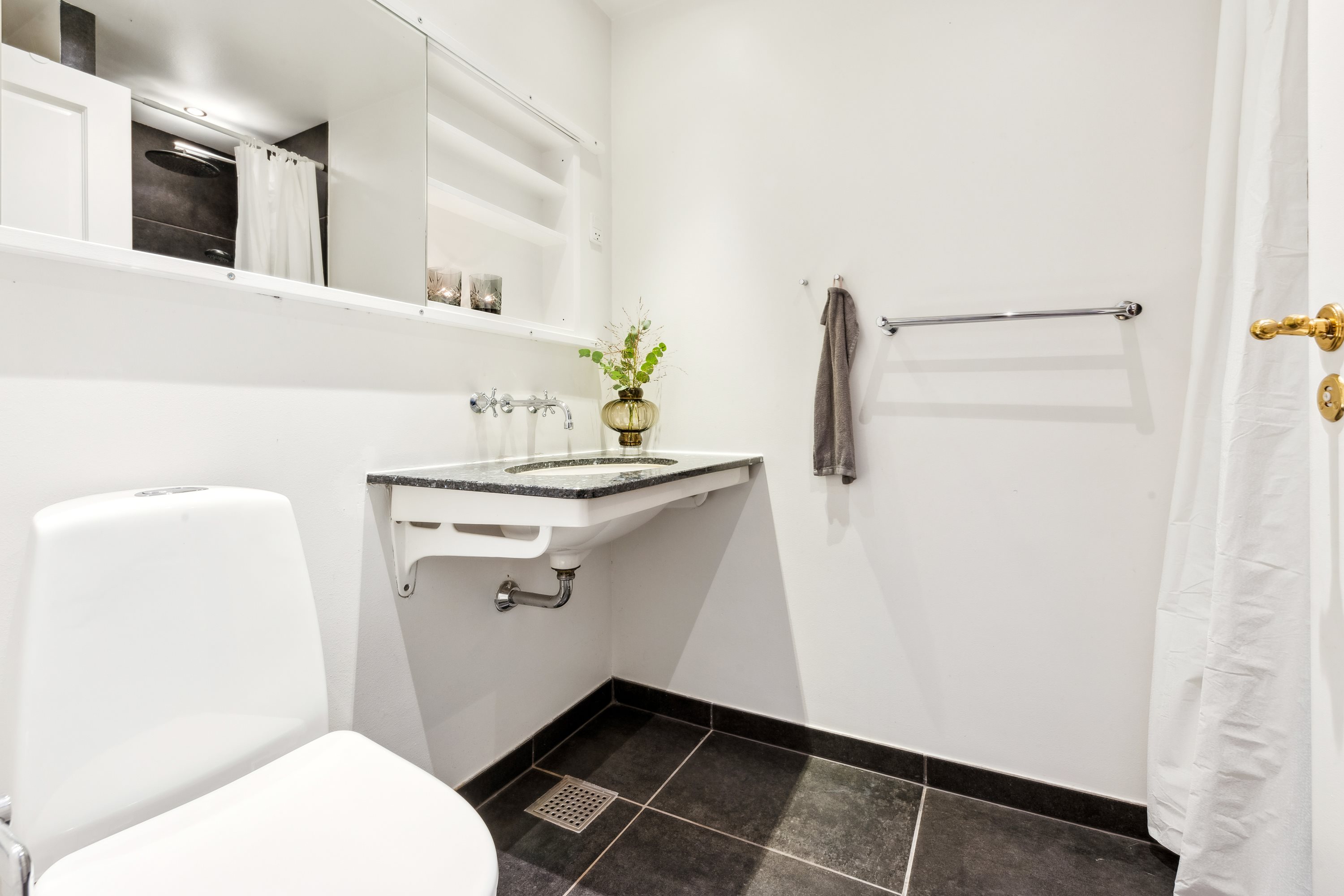 Fremhævet badeværelse billede i fuldskærmstilstand. Billede af Nordre Strandvej 2F, st.. 524., 3000 Helsingør