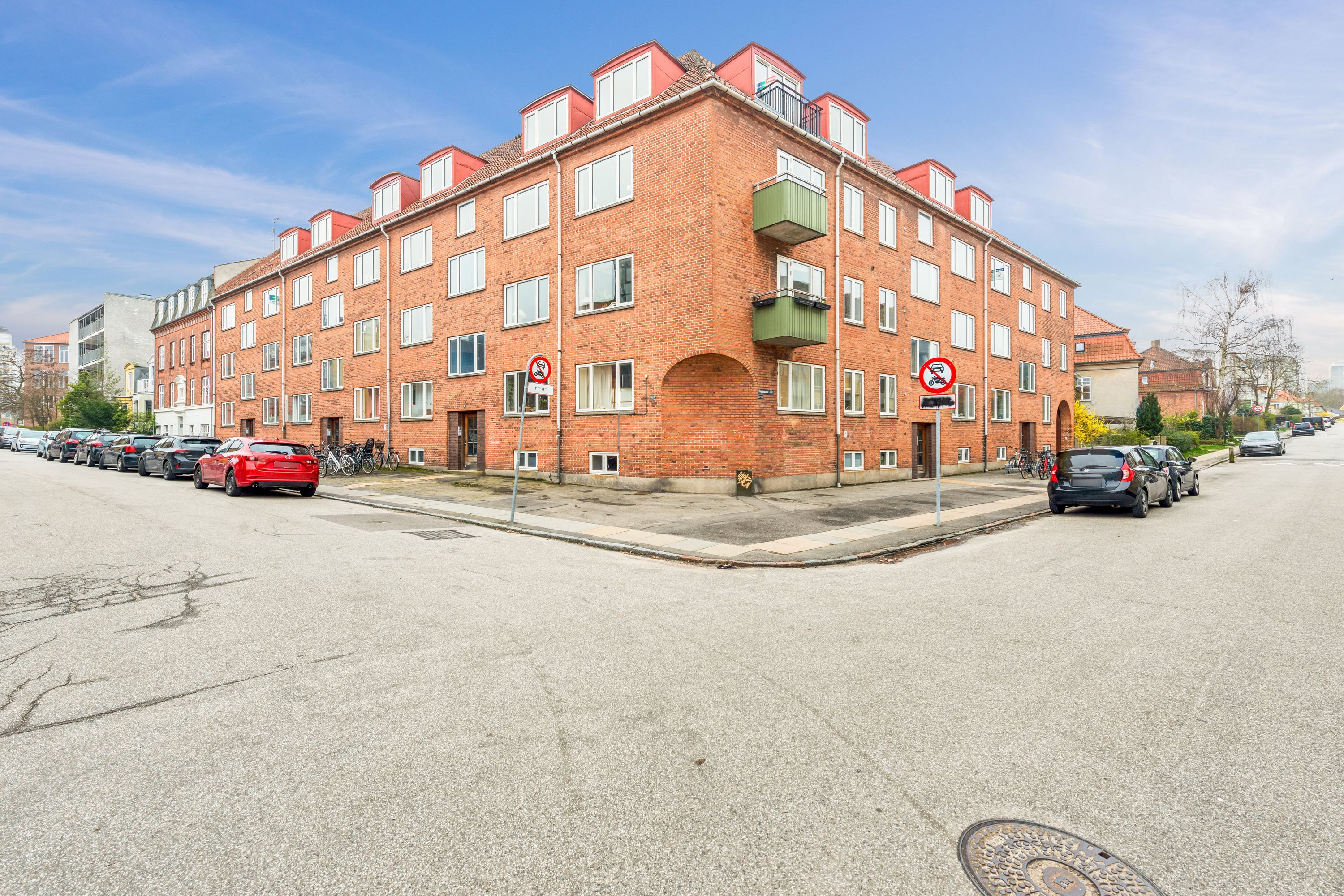 Fremhævet ejendom billede i fuldskærmstilstand. Billede af Svenskelejren 2, st.. th., 2700 Brønshøj