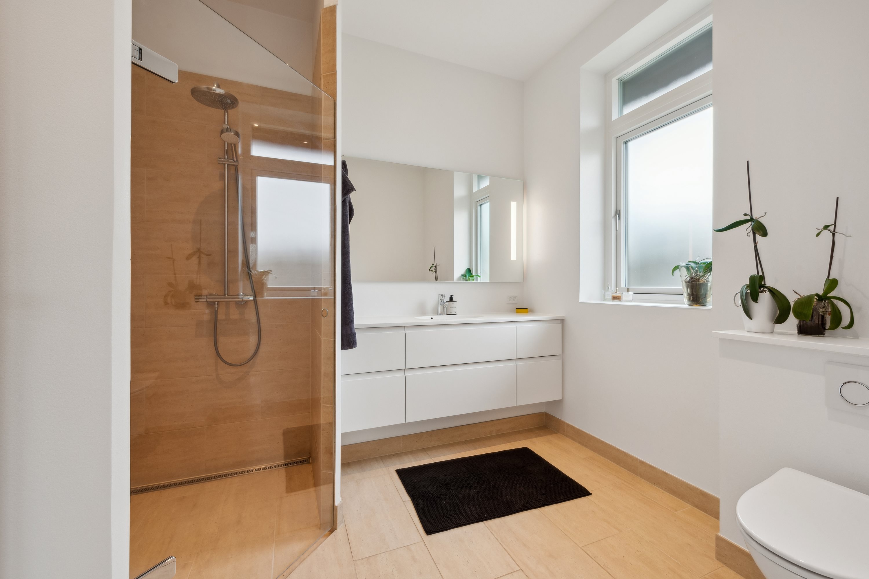 Fremhævet badeværelse billede i fuldskærmstilstand. Billede af Carsten Hauchs Vej 11, 3140 Ålsgårde