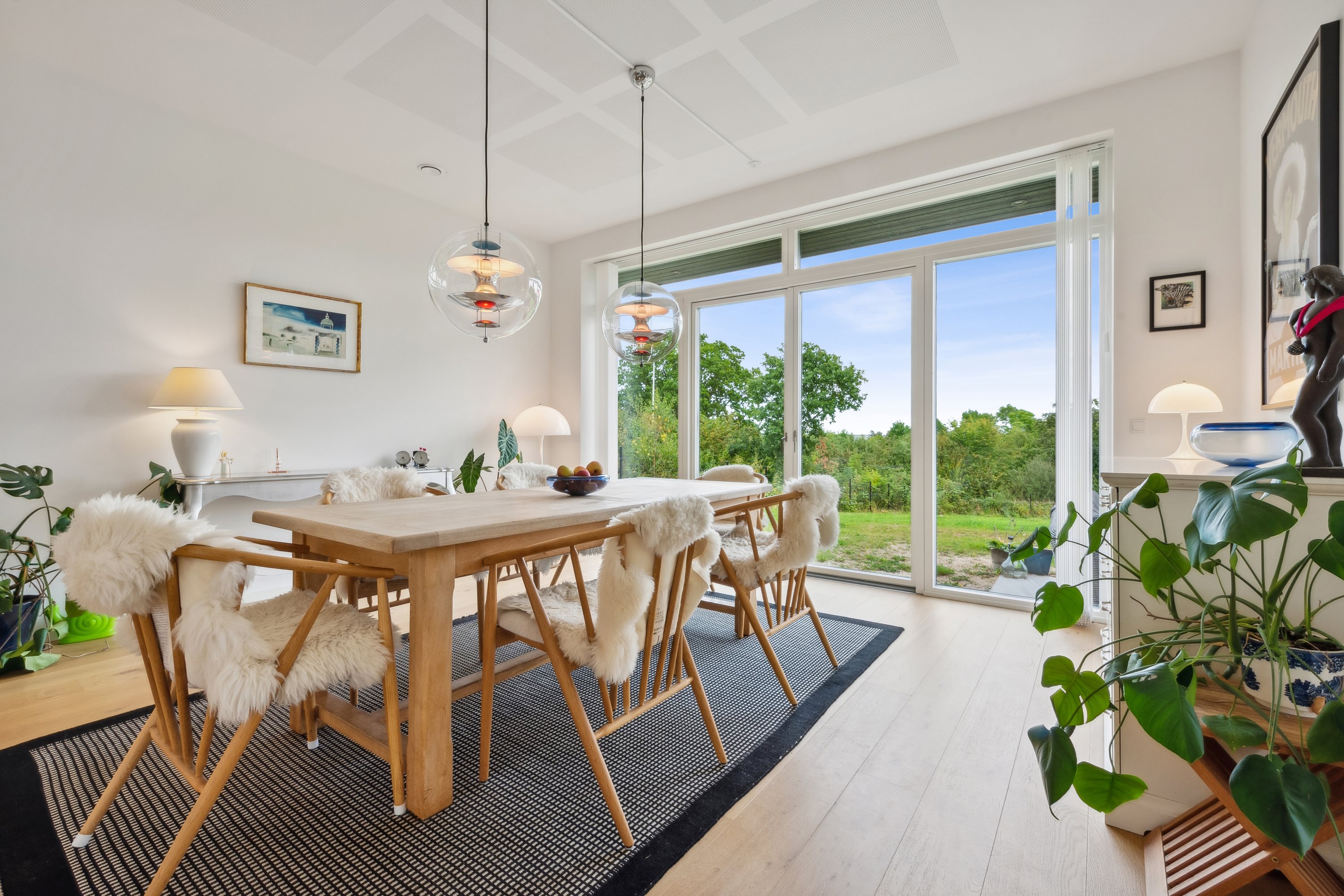 Fremhævet stue billede i fuldskærmstilstand. Billede af Carsten Hauchs Vej 11, 3140 Ålsgårde