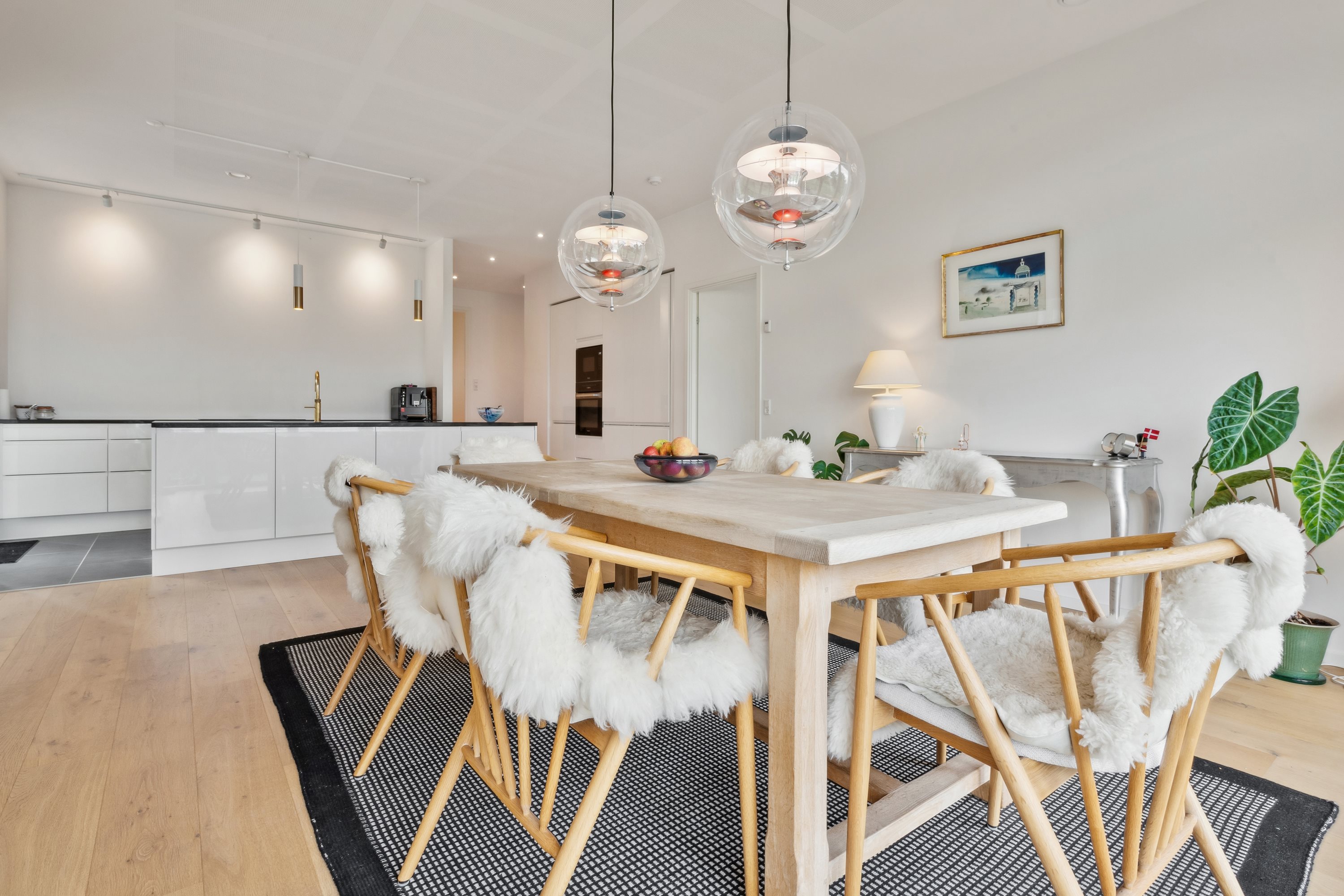 Fremhævet stue billede i fuldskærmstilstand. Billede af Carsten Hauchs Vej 11, 3140 Ålsgårde