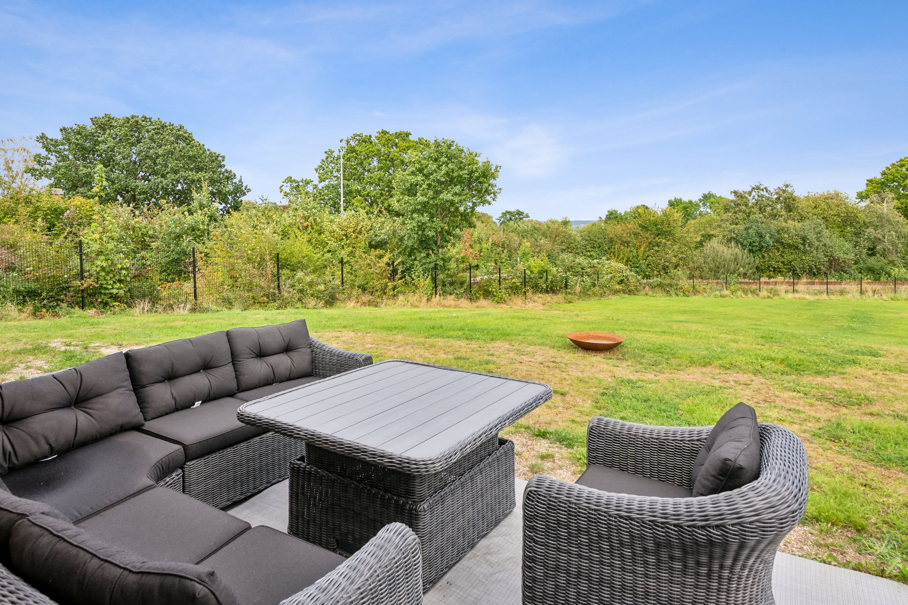 Fremhævet terrasse billede i fuldskærmstilstand. Billede af Carsten Hauchs Vej 11, 3140 Ålsgårde