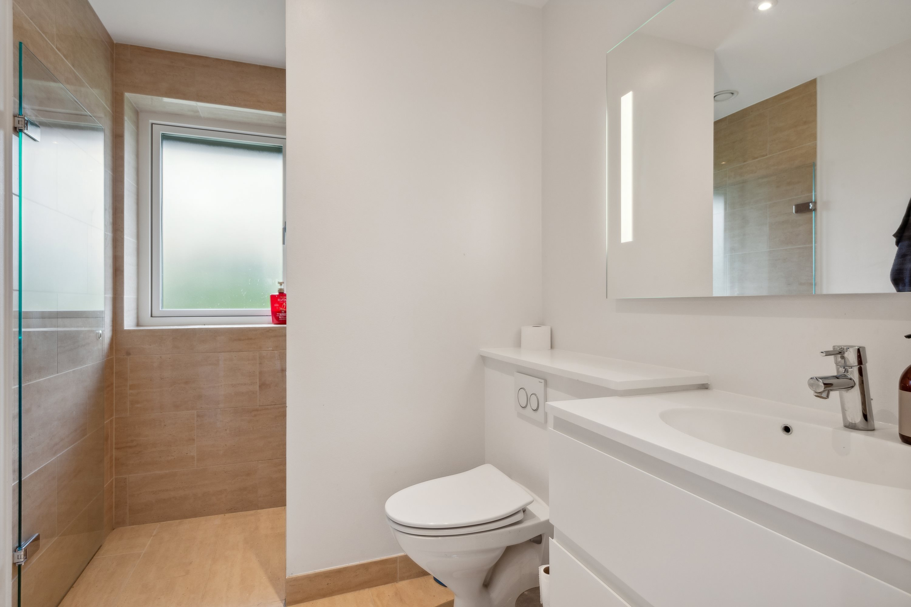 Fremhævet badeværelse billede i fuldskærmstilstand. Billede af Carsten Hauchs Vej 11, 3140 Ålsgårde