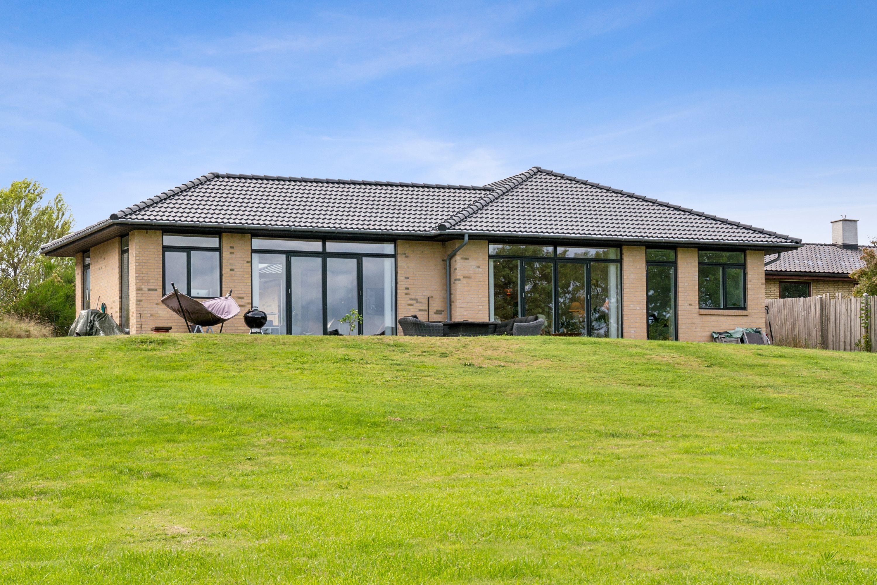 Fremhævet ejendom 1 billede i fuldskærmstilstand. Billede af Carsten Hauchs Vej 11, 3140 Ålsgårde