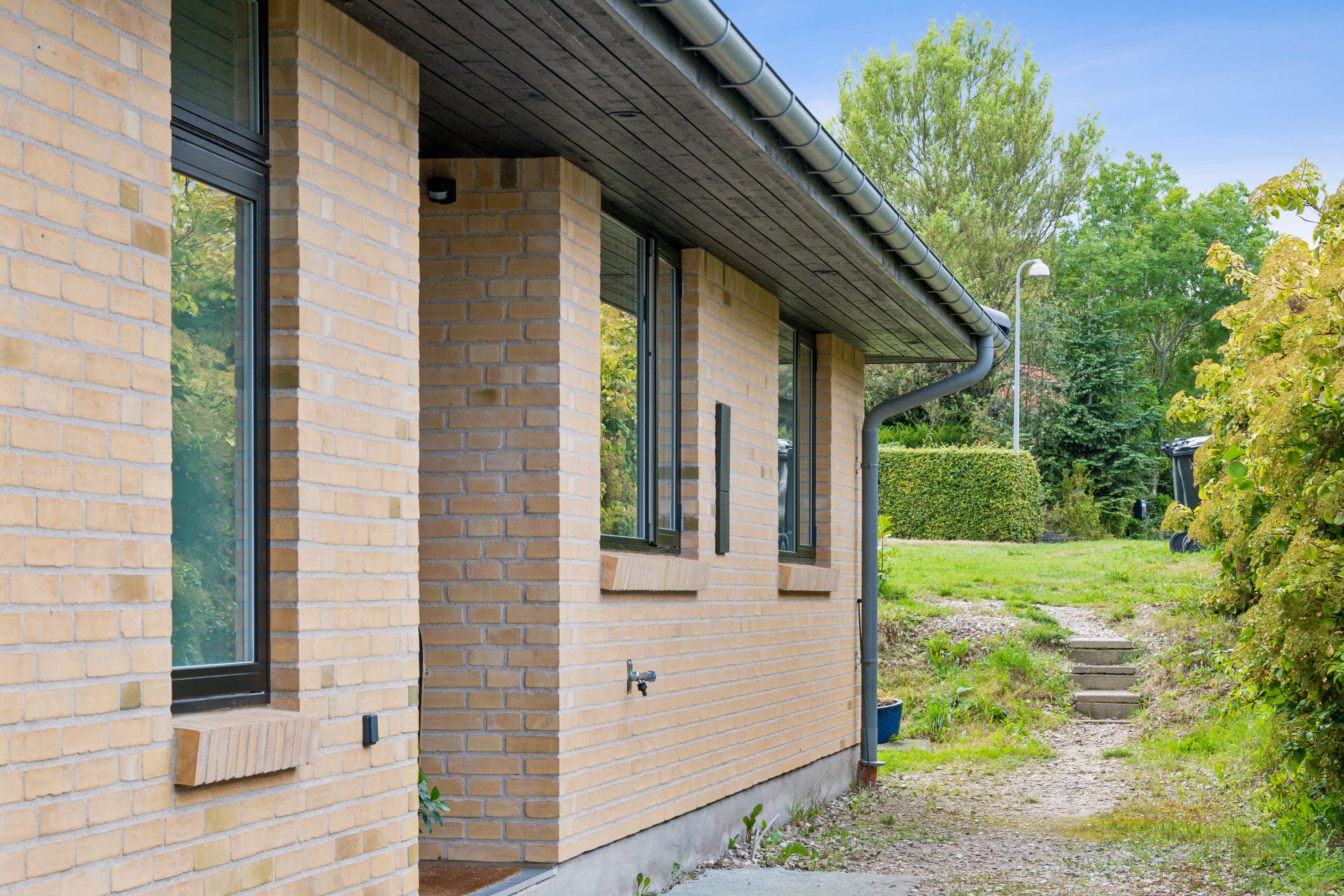 Fremhævet ejendom 1 billede i fuldskærmstilstand. Billede af Carsten Hauchs Vej 11, 3140 Ålsgårde