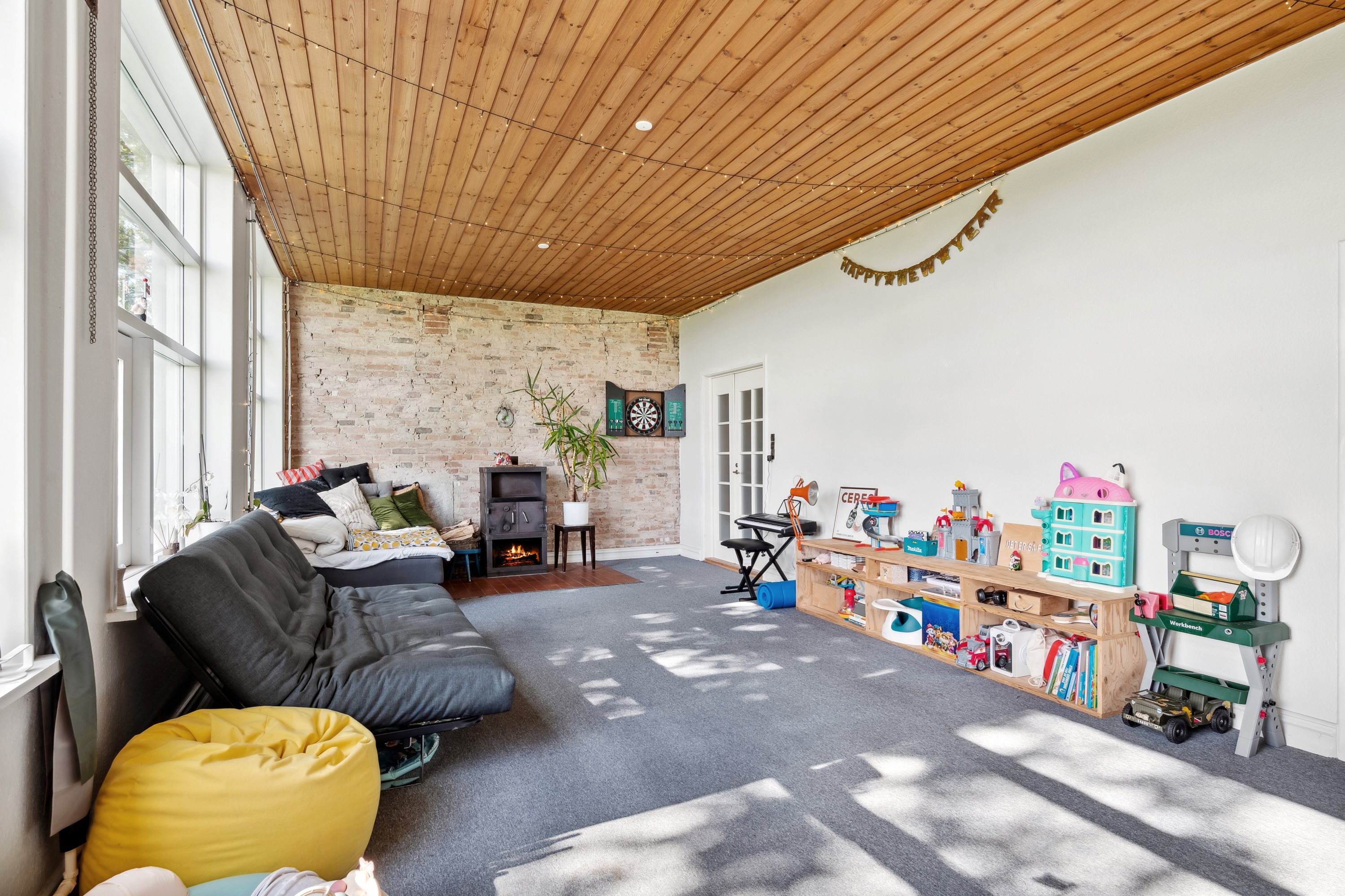 Fremhævet stue billede i fuldskærmstilstand. Billede af Birkehøjvej 5, Attrup, 8444 Balle