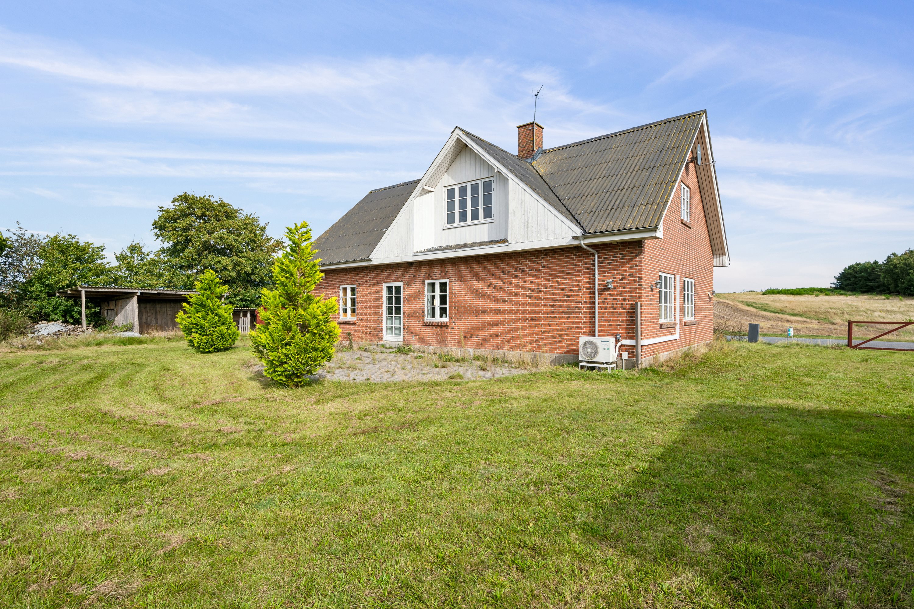 Fremhævet  billede i fuldskærmstilstand. Billede af Rougsøvej 237, Udbyhøj, 8950 Ørsted