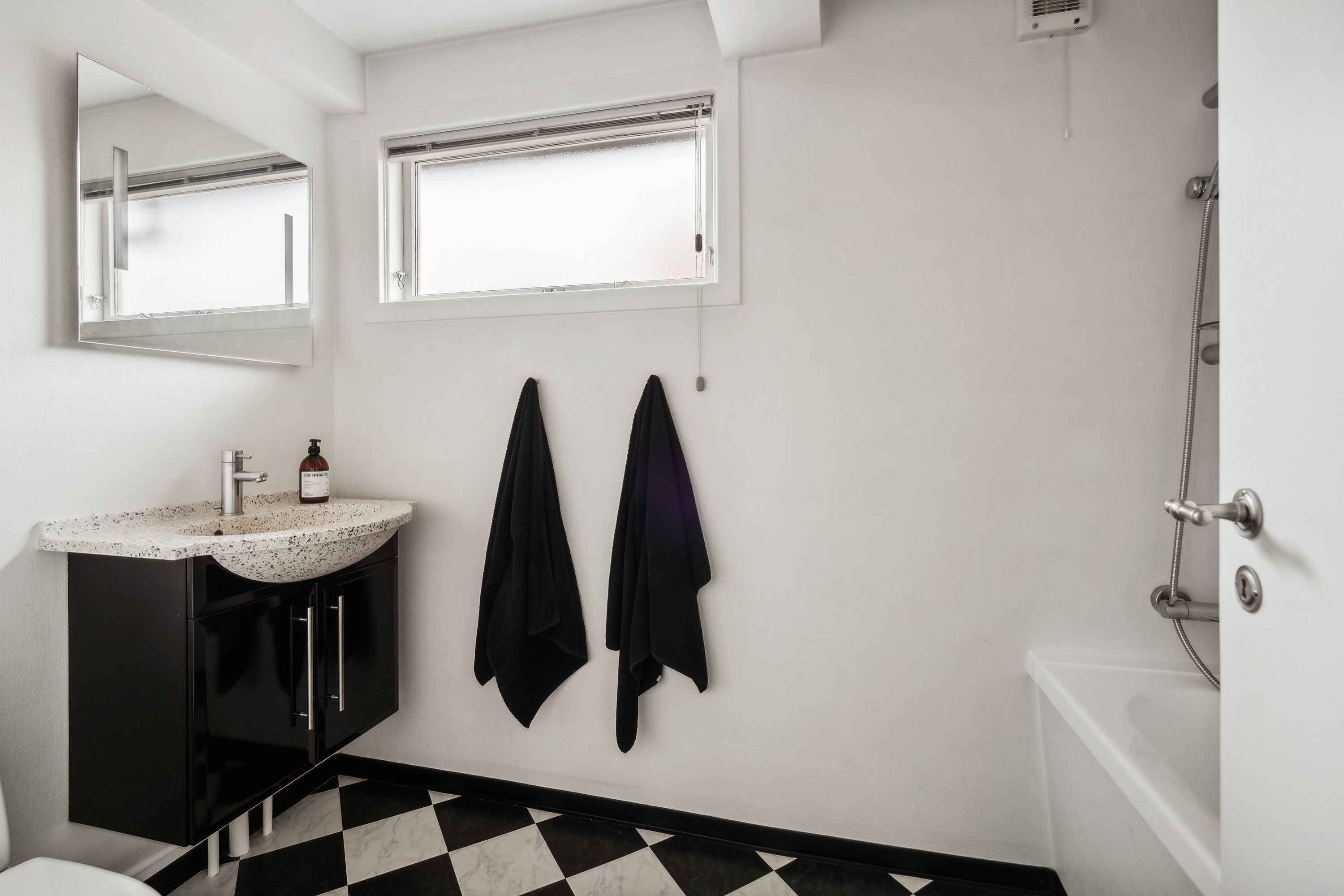 Fremhævet badeværelse billede i fuldskærmstilstand. Billede af Langegade 89, 5300 Kerteminde