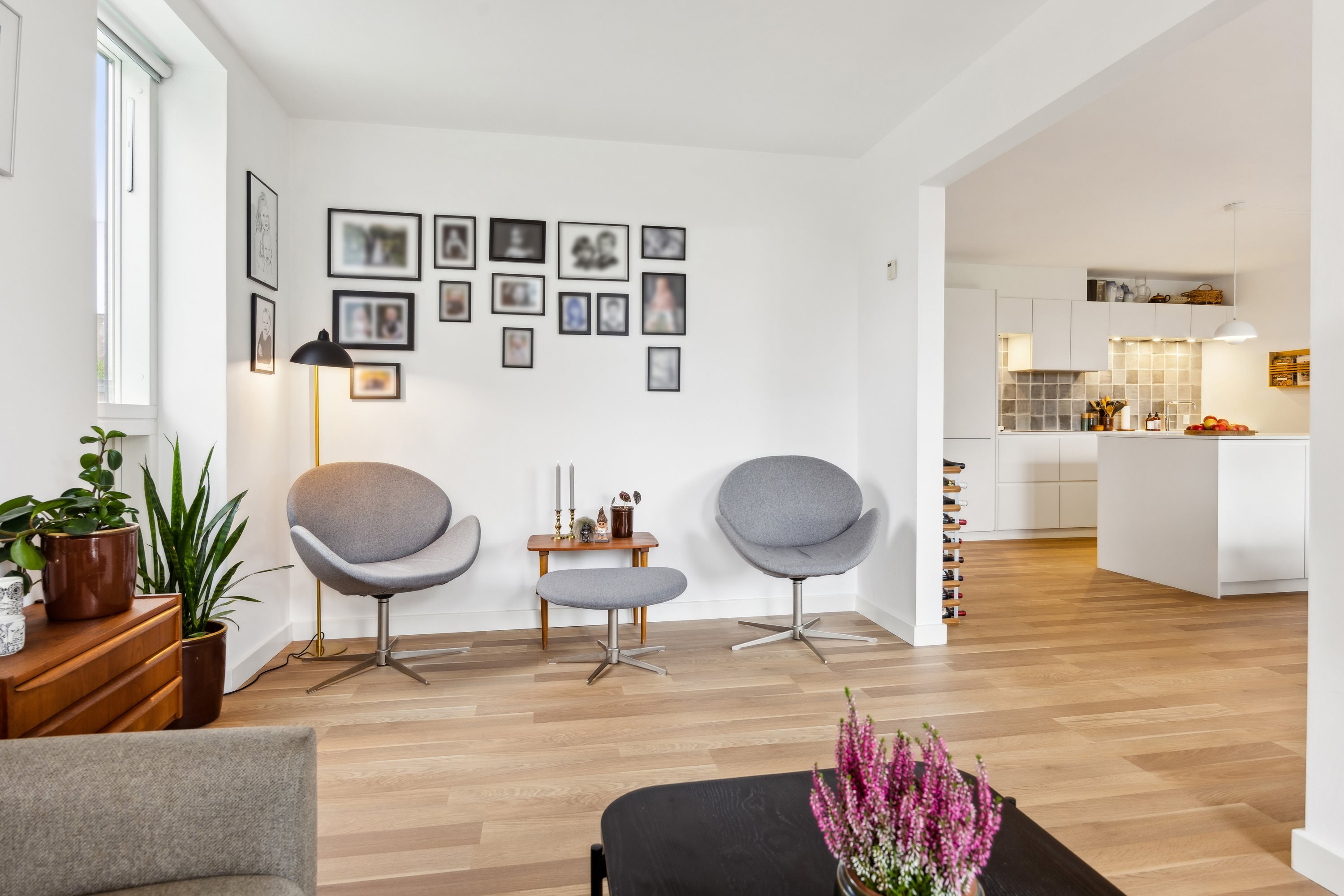 Fremhævet stue billede i fuldskærmstilstand. Billede af Mellem Broerne 7E, st.., 9400 Nørresundby