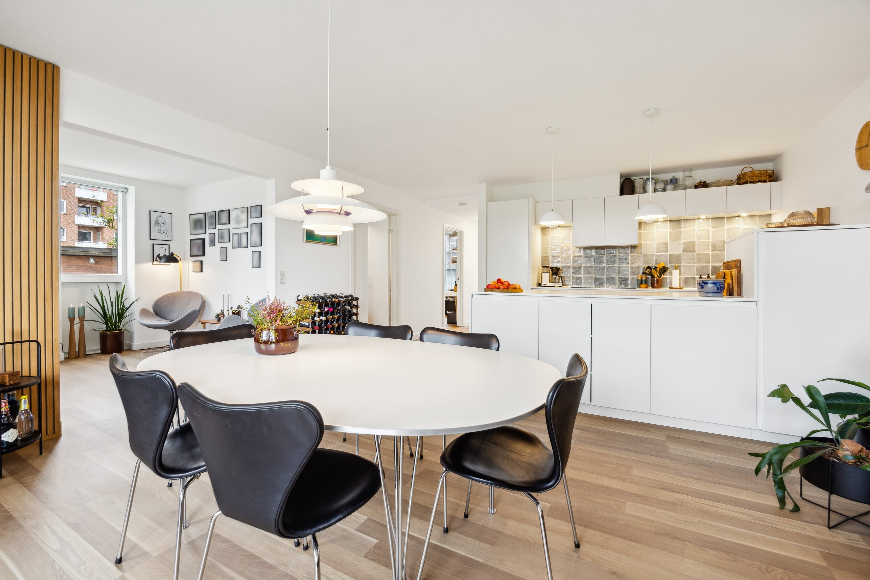 Fremhævet stue billede i fuldskærmstilstand. Billede af Mellem Broerne 7E, st.., 9400 Nørresundby