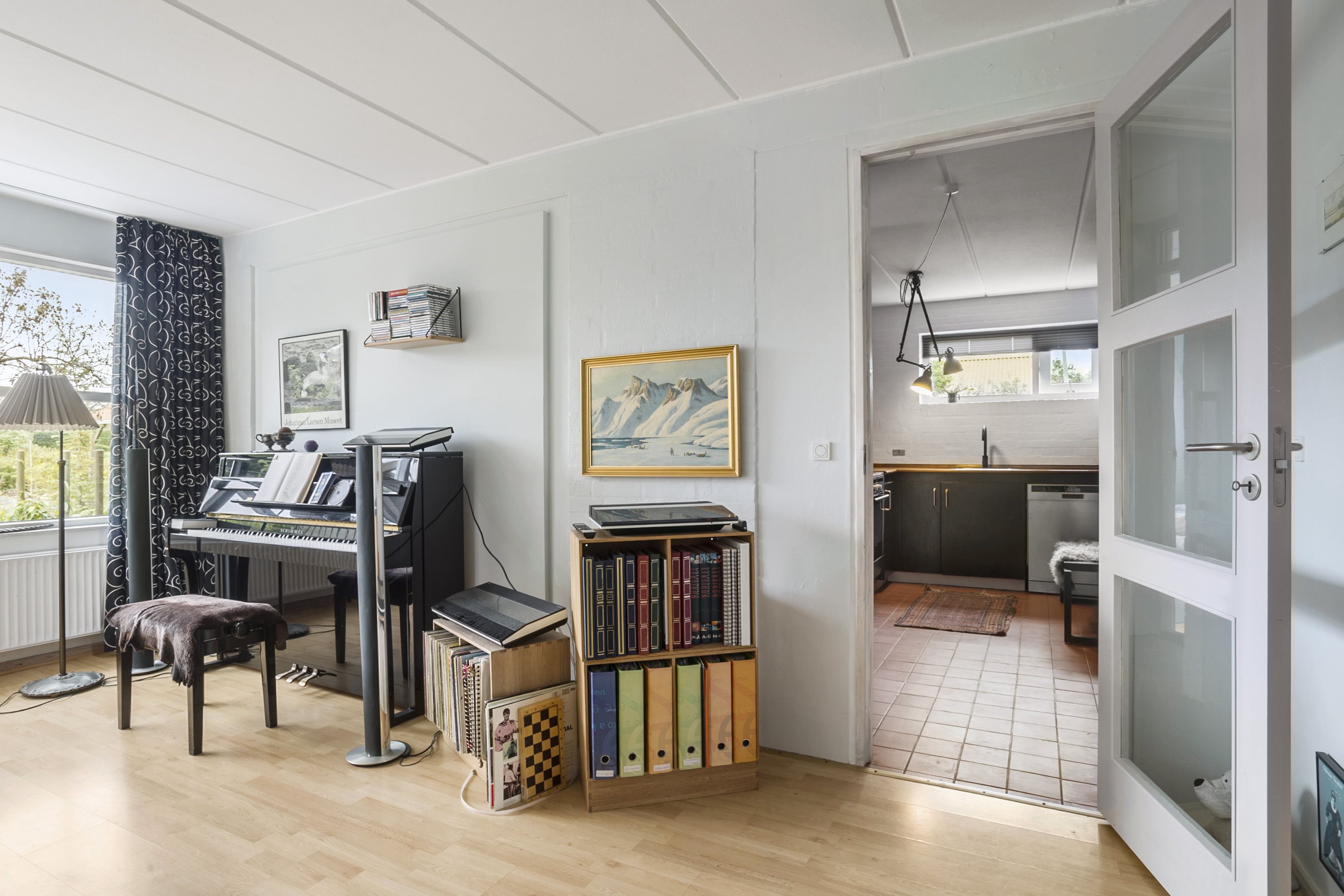 Fremhævet stue billede i fuldskærmstilstand. Billede af Nederbyvænget 101A, 6100 Haderslev