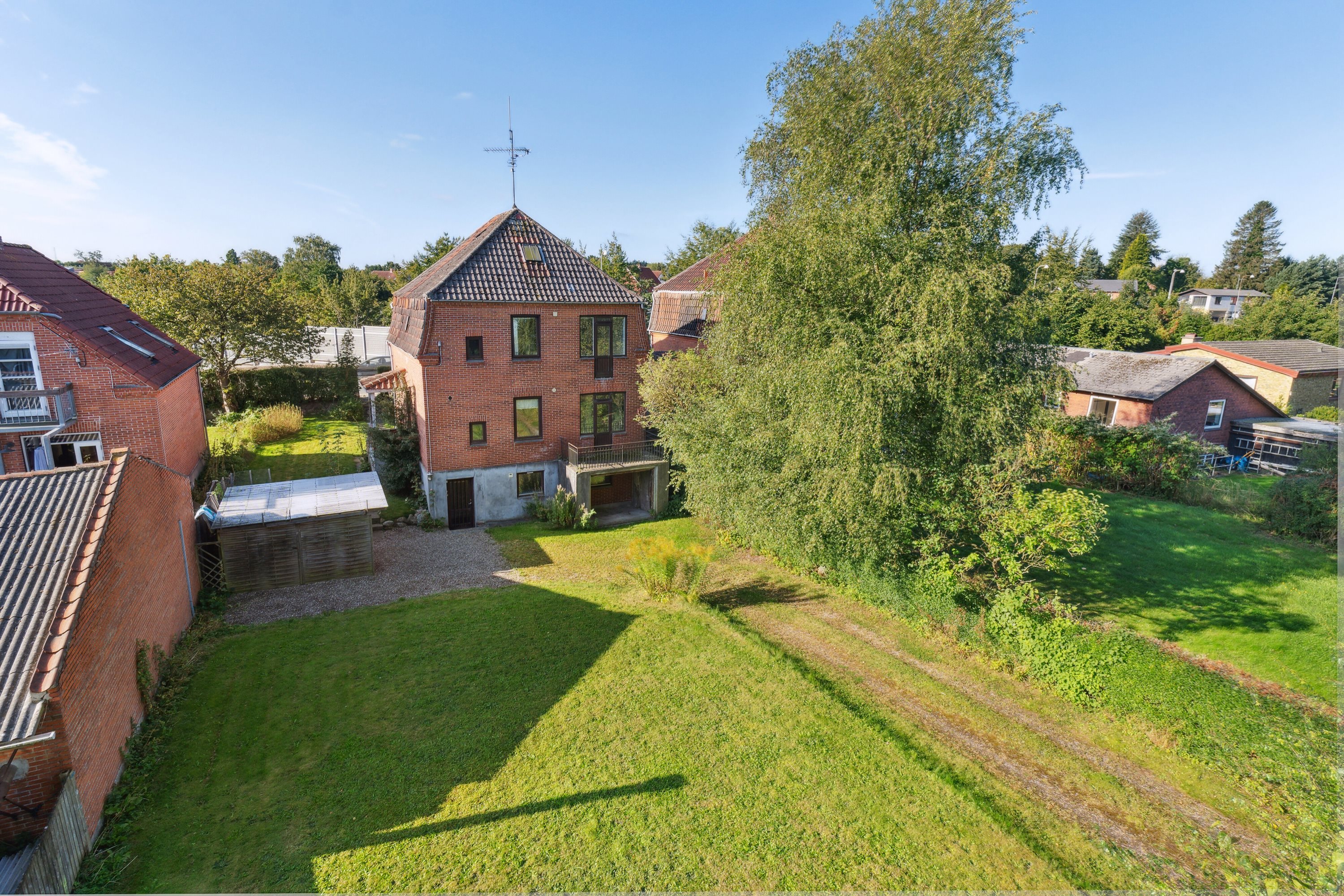 Miniaturebillede 1: set fra haven. Billede af Fåborgvej 24, 5700 Svendborg