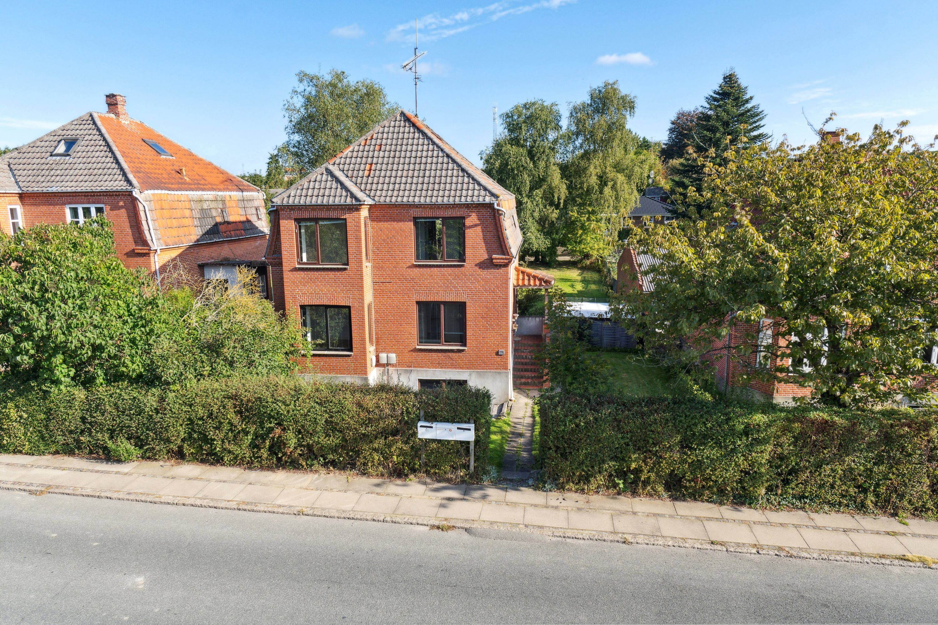 Fremhævet set fra vejen billede i fuldskærmstilstand. Billede af Fåborgvej 24, 5700 Svendborg