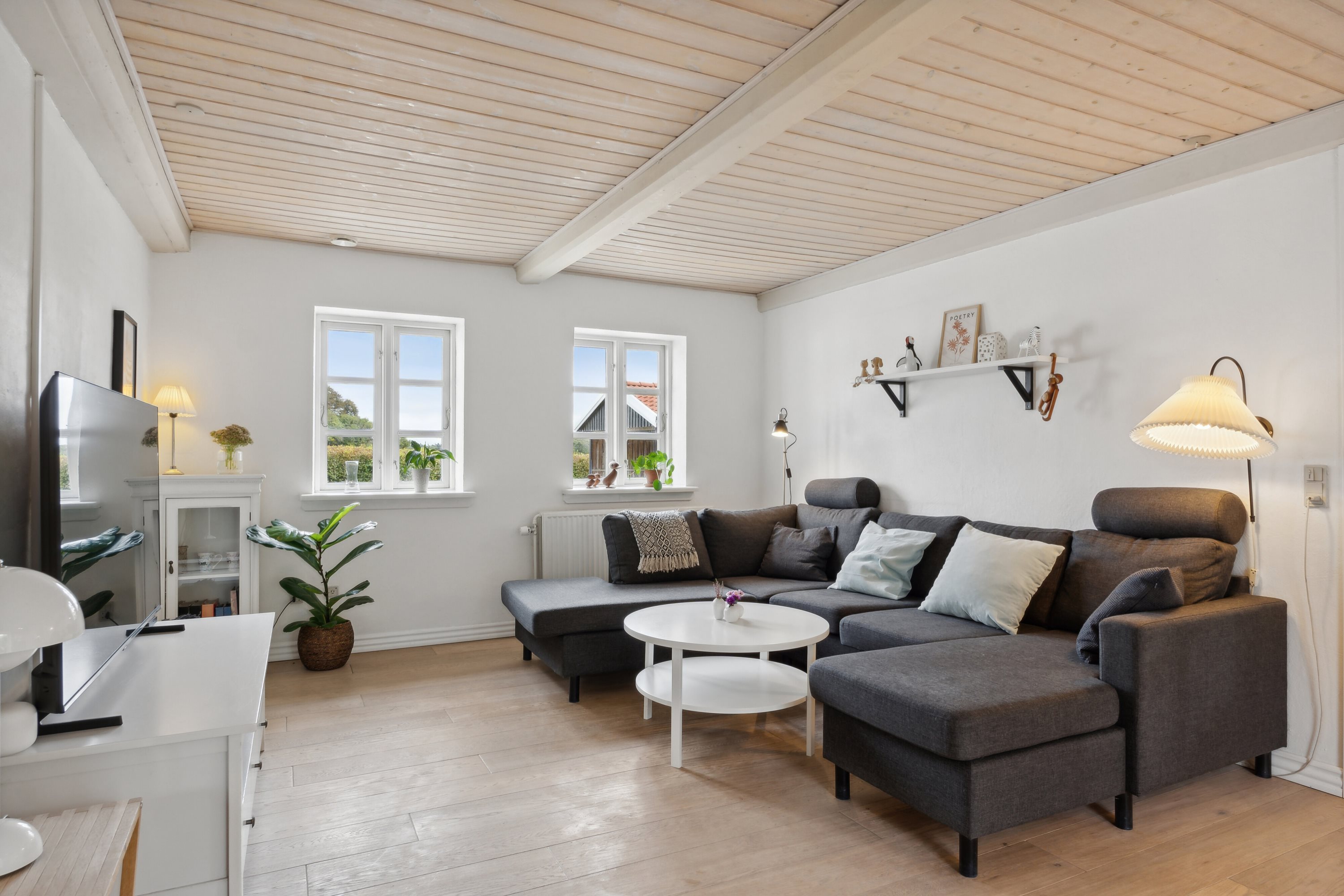 Fremhævet stue billede i fuldskærmstilstand. Billede af Elsborgvej 24, Sjørslev, 8620 Kjellerup