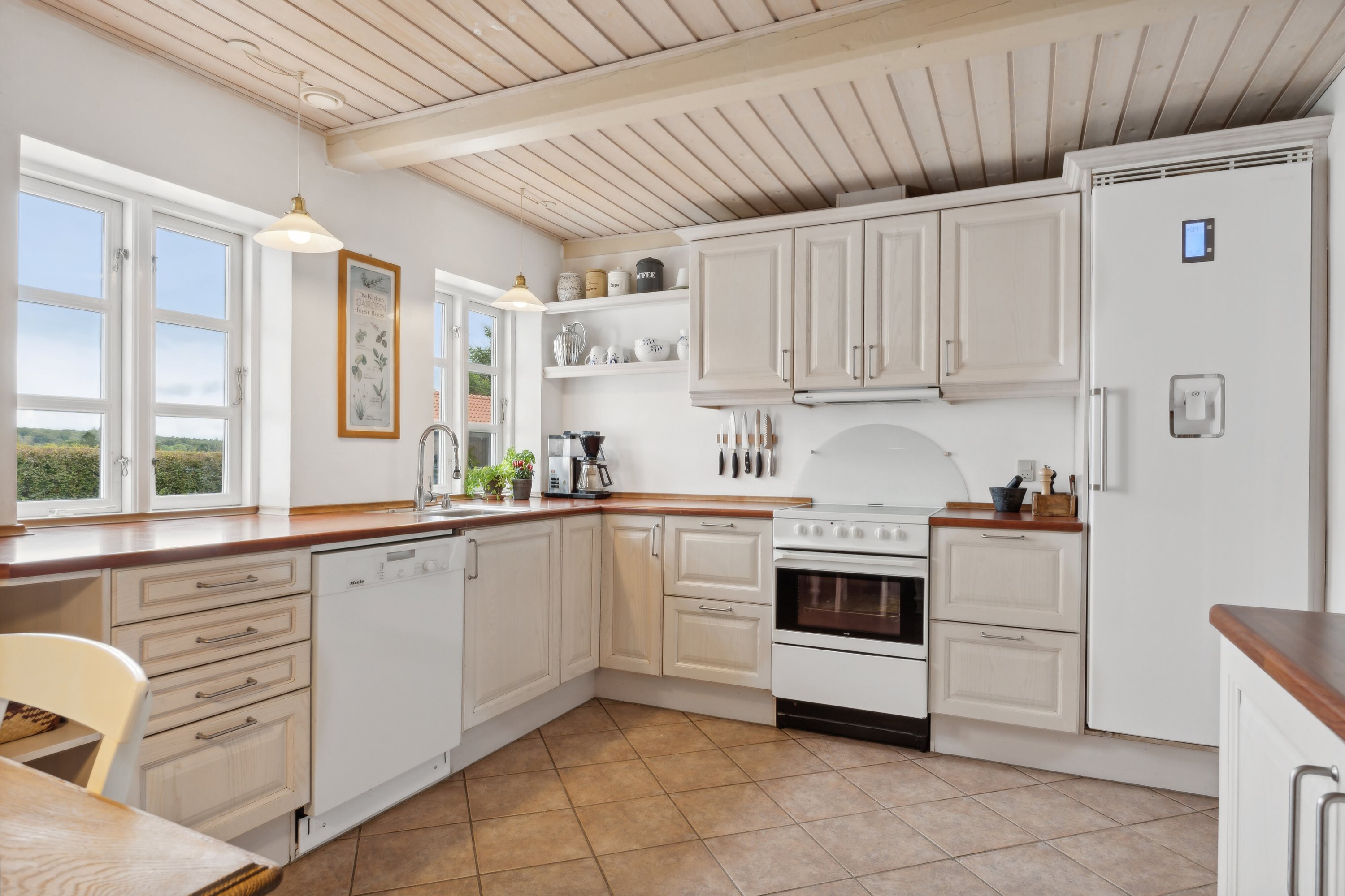 Miniaturebillede 2: køkken. Billede af Elsborgvej 24, Sjørslev, 8620 Kjellerup