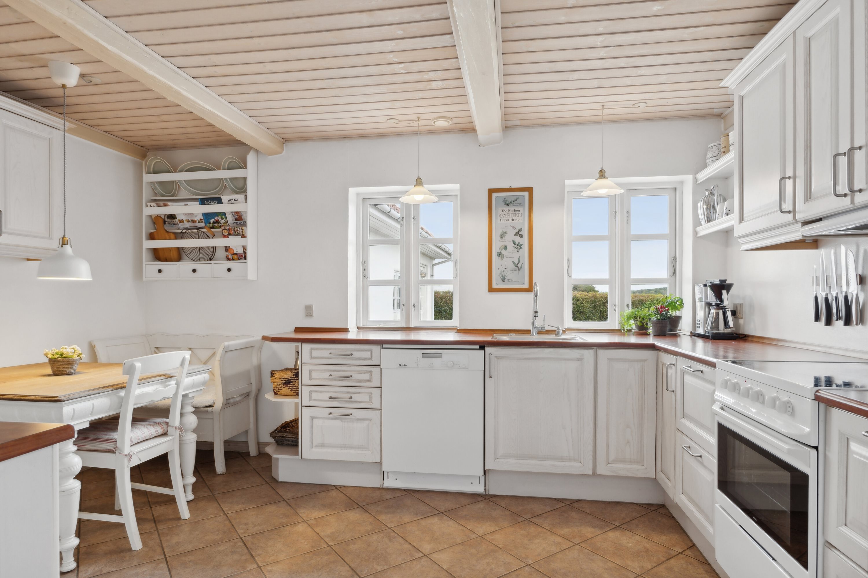 Fremhævet køkken billede i fuldskærmstilstand. Billede af Elsborgvej 24, Sjørslev, 8620 Kjellerup