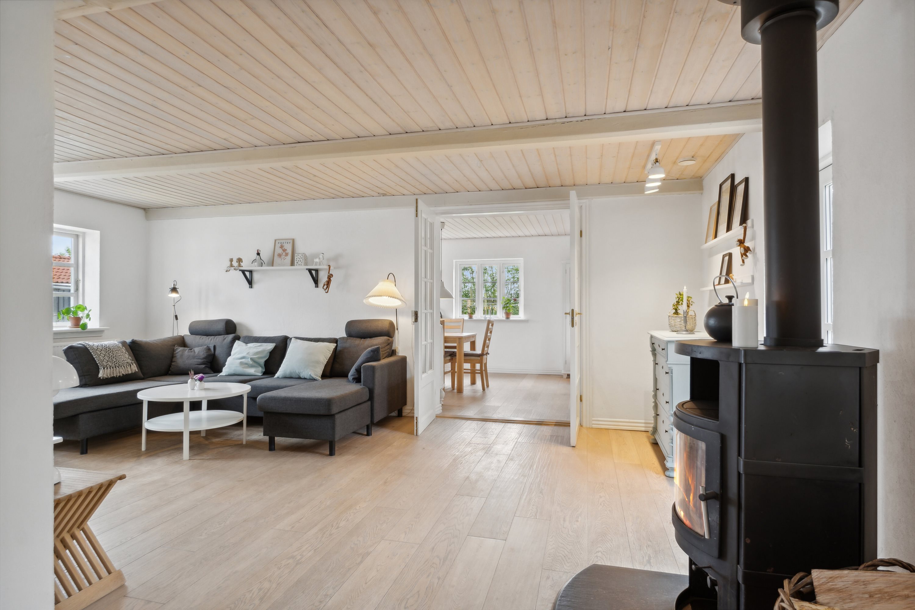 Fremhævet stue billede i fuldskærmstilstand. Billede af Elsborgvej 24, Sjørslev, 8620 Kjellerup