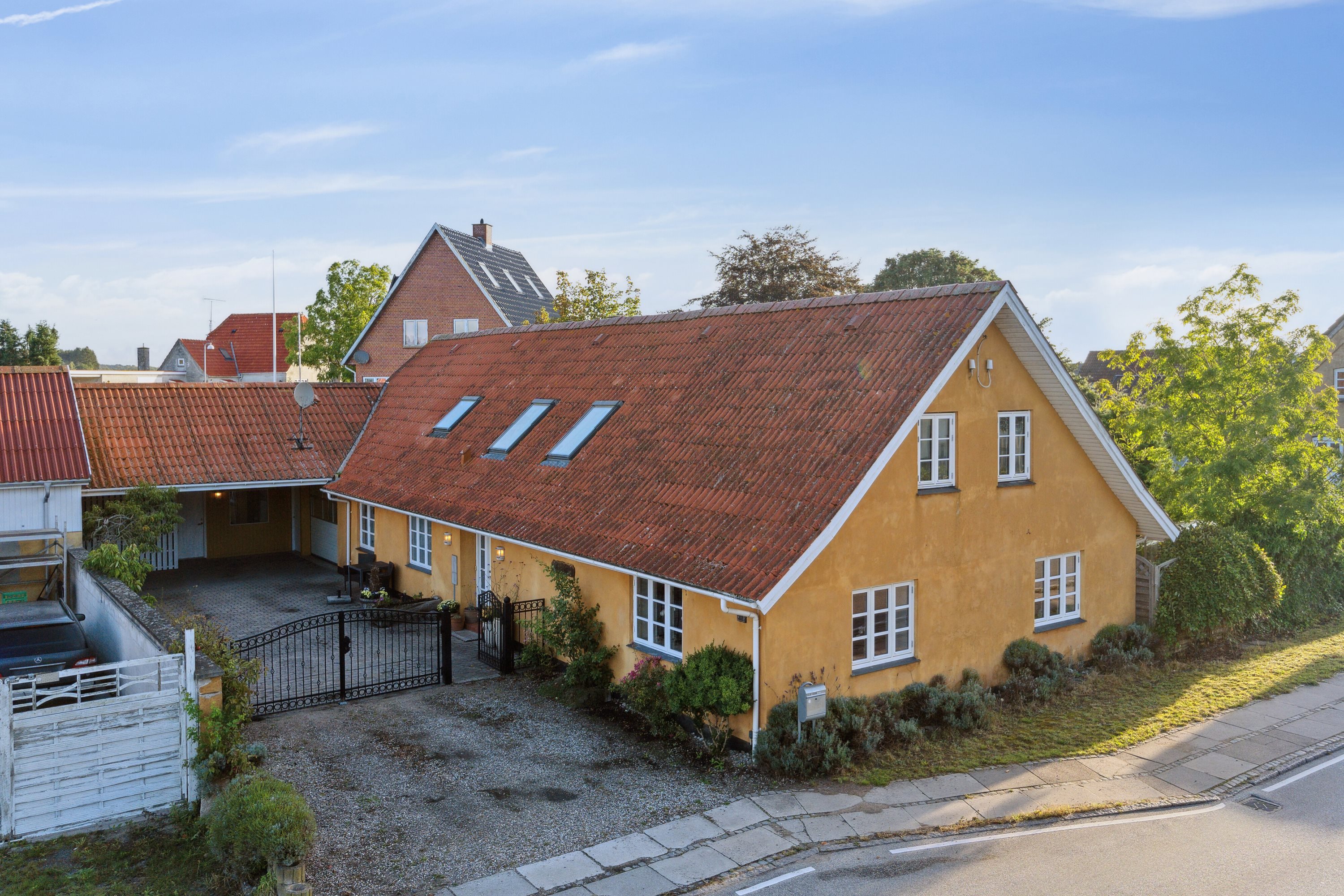 Fremhævet set fra vejen billede i fuldskærmstilstand. Billede af Bonderupvej 11, 4350 Ugerløse