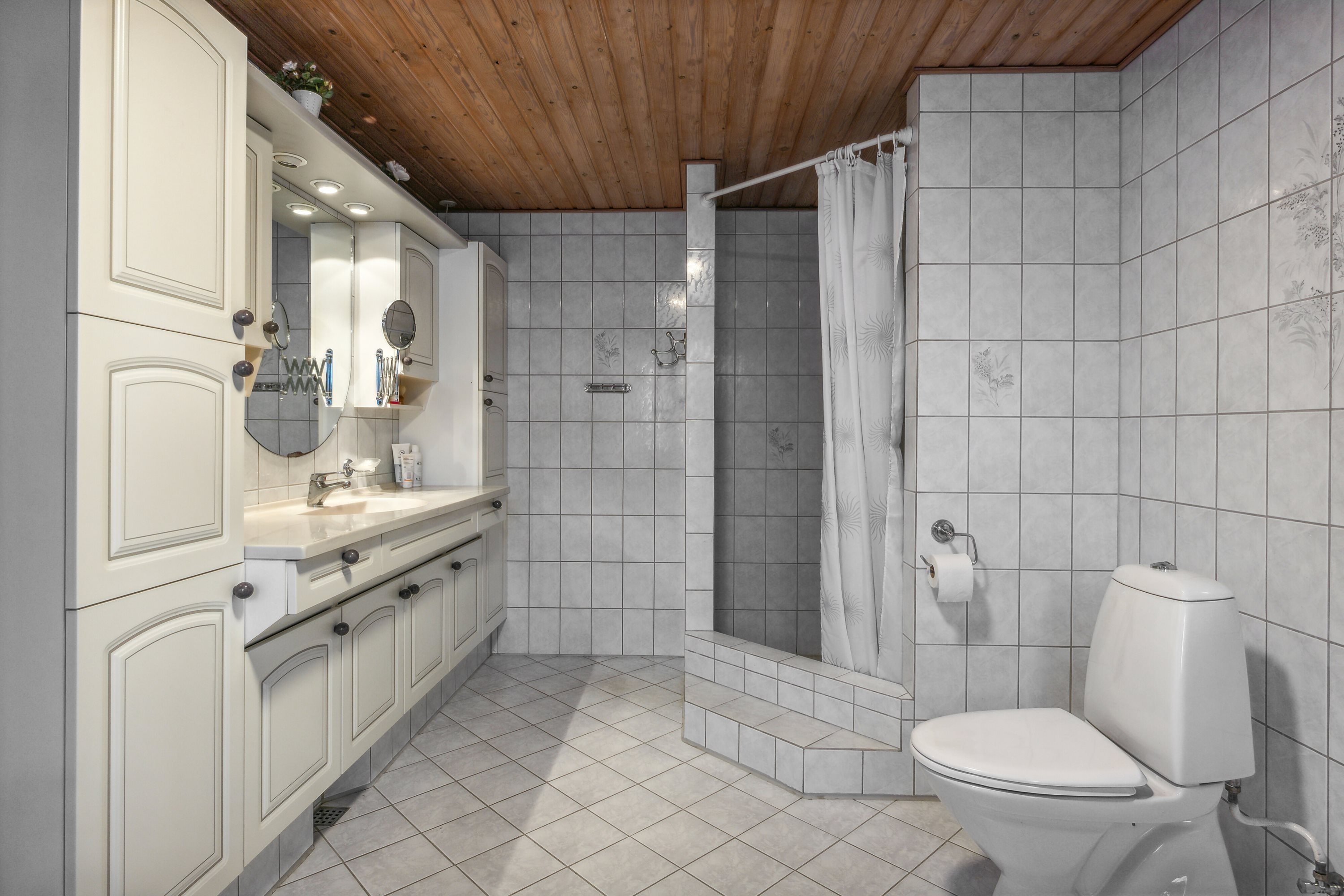 Fremhævet badeværelse billede i fuldskærmstilstand. Billede af Bonderupvej 11, 4350 Ugerløse