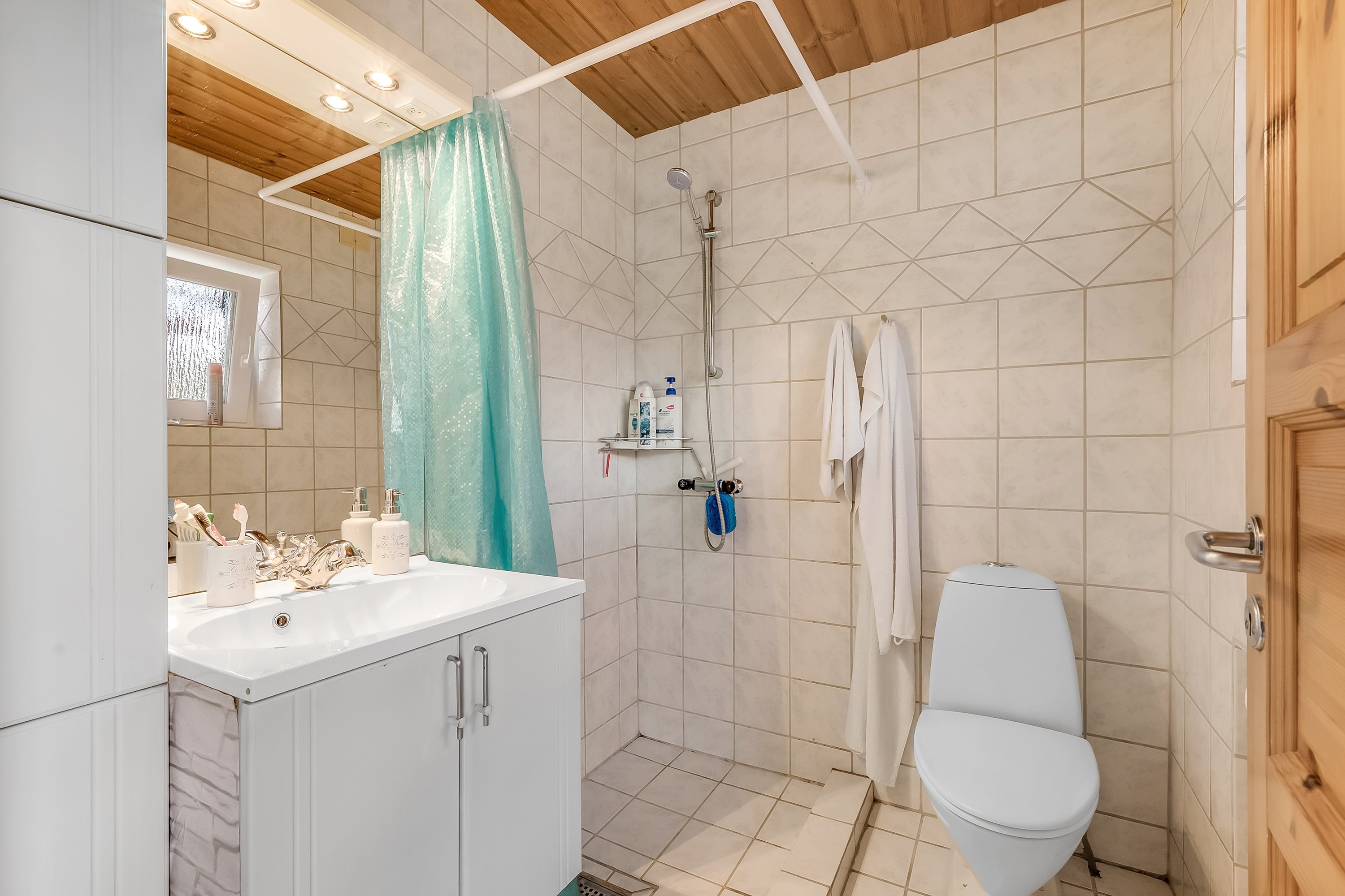 Fremhævet badeværelse billede i fuldskærmstilstand. Billede af Finderupvej 18, Herborg, 6920 Videbæk