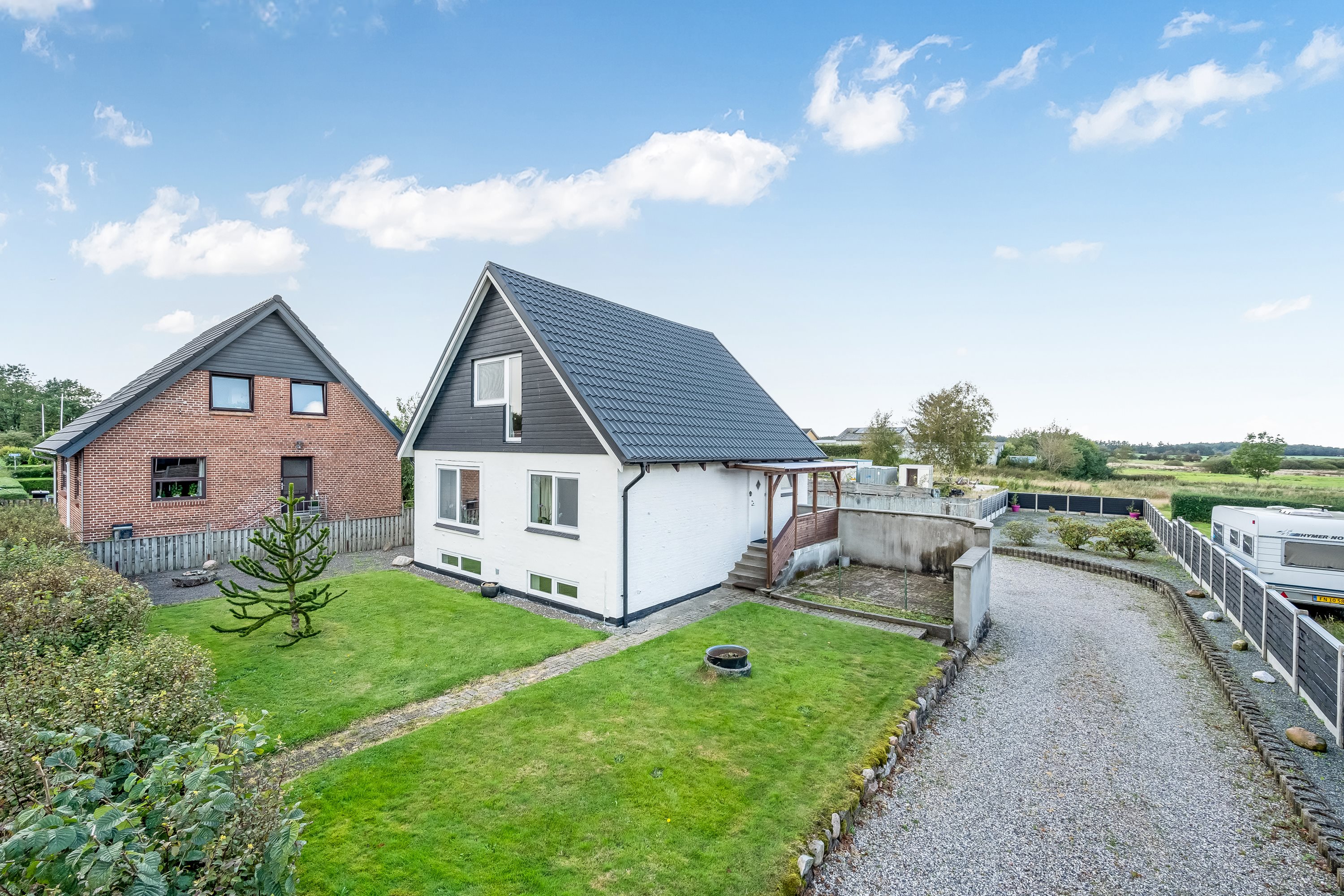 Fremhævet facade billede i fuldskærmstilstand. Billede af Finderupvej 18, Herborg, 6920 Videbæk