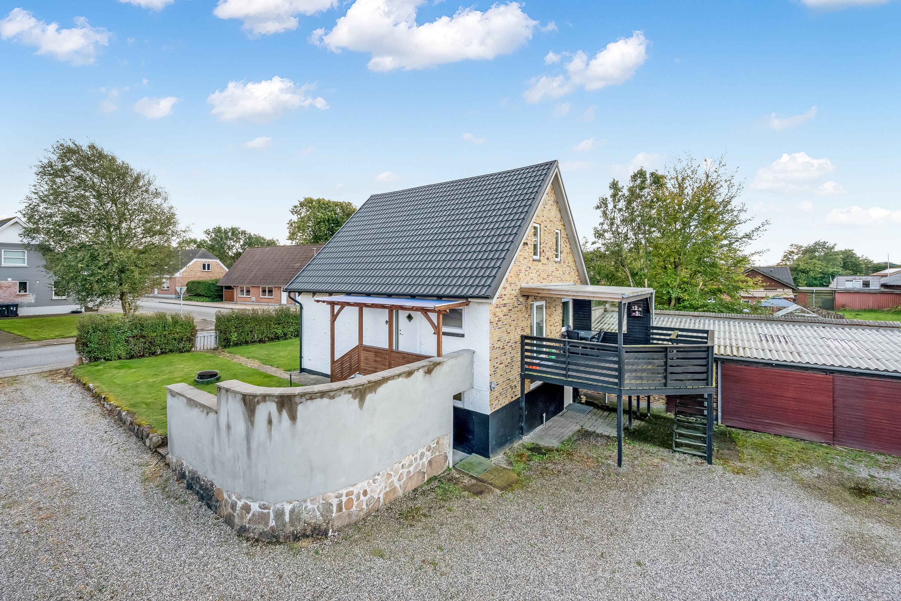 Fremhævet facade billede i fuldskærmstilstand. Billede af Finderupvej 18, Herborg, 6920 Videbæk