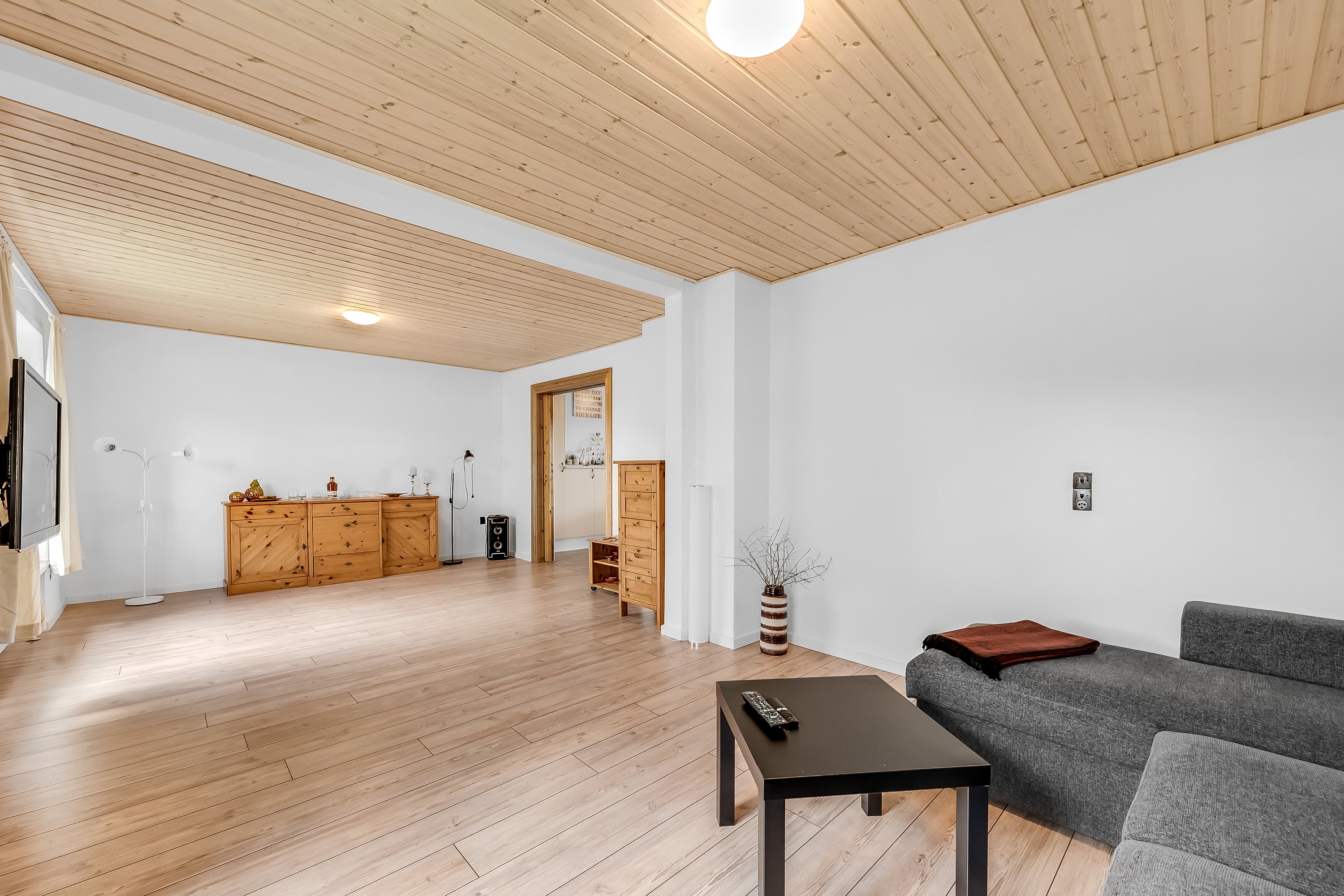 Fremhævet stue billede i fuldskærmstilstand. Billede af Finderupvej 18, Herborg, 6920 Videbæk