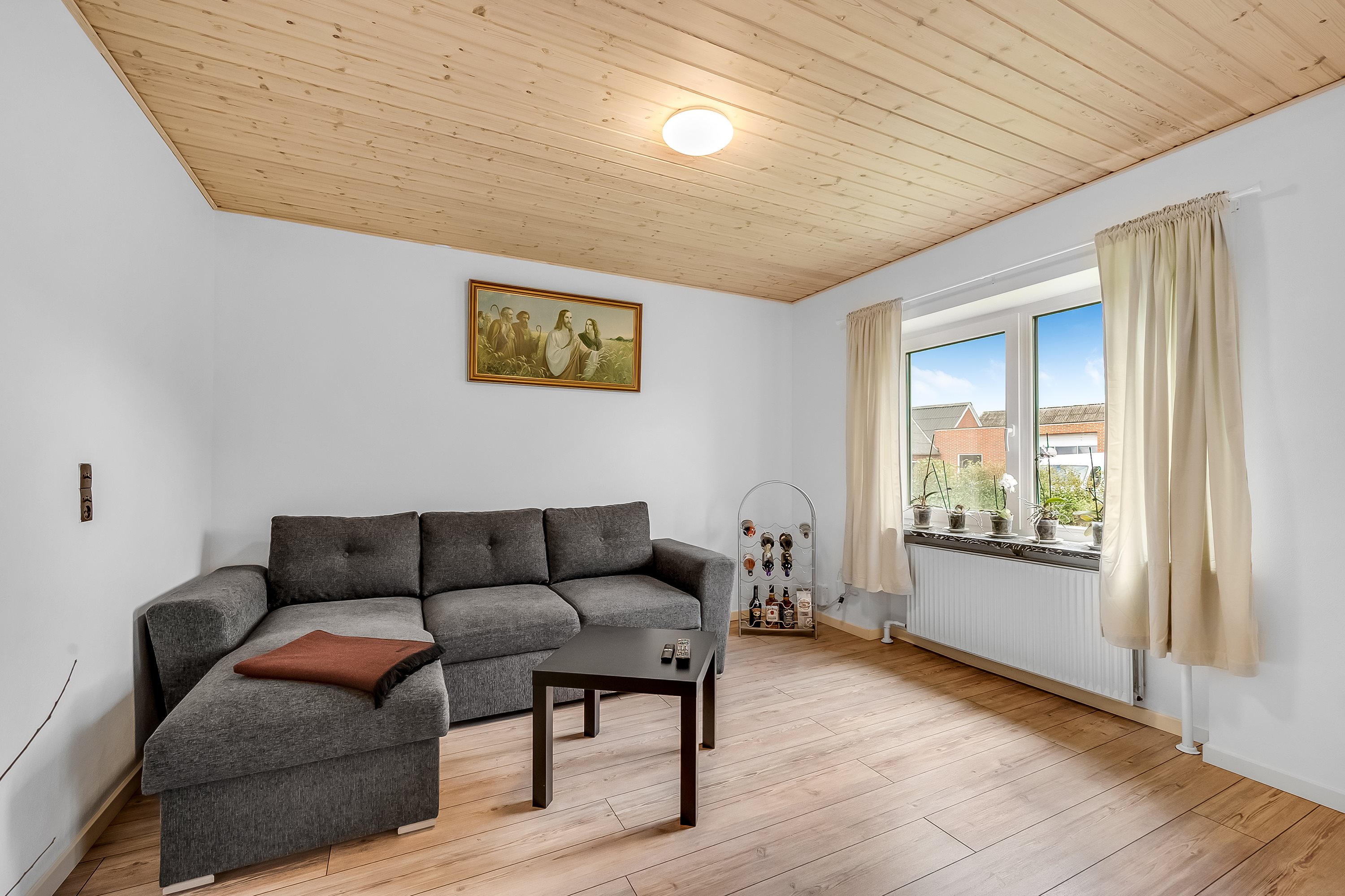 Fremhævet stue billede i fuldskærmstilstand. Billede af Finderupvej 18, Herborg, 6920 Videbæk