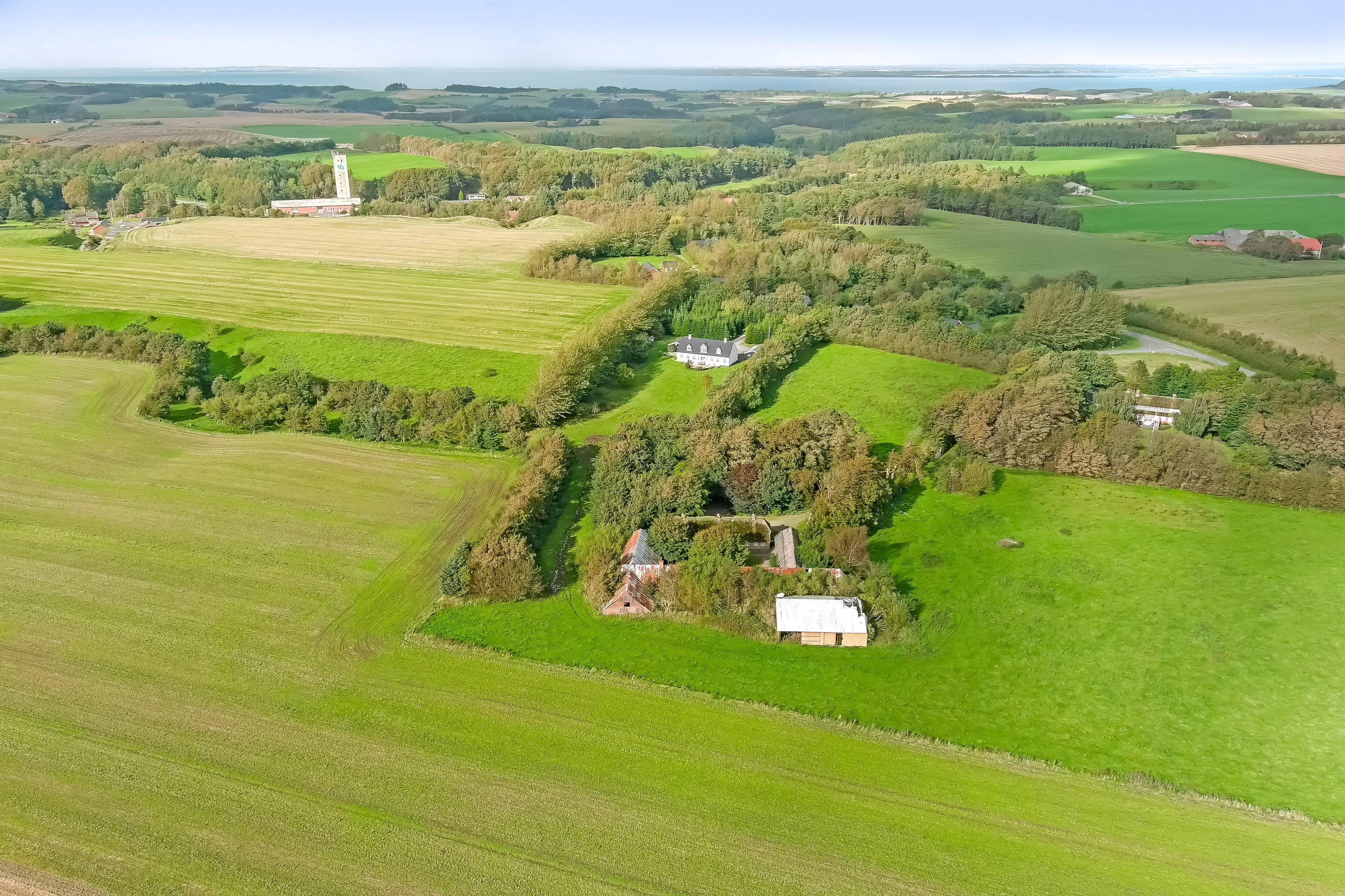 Fremhævet andet billede i fuldskærmstilstand. Billede af Klosterhedevej 10, Gudum, 7620 Lemvig