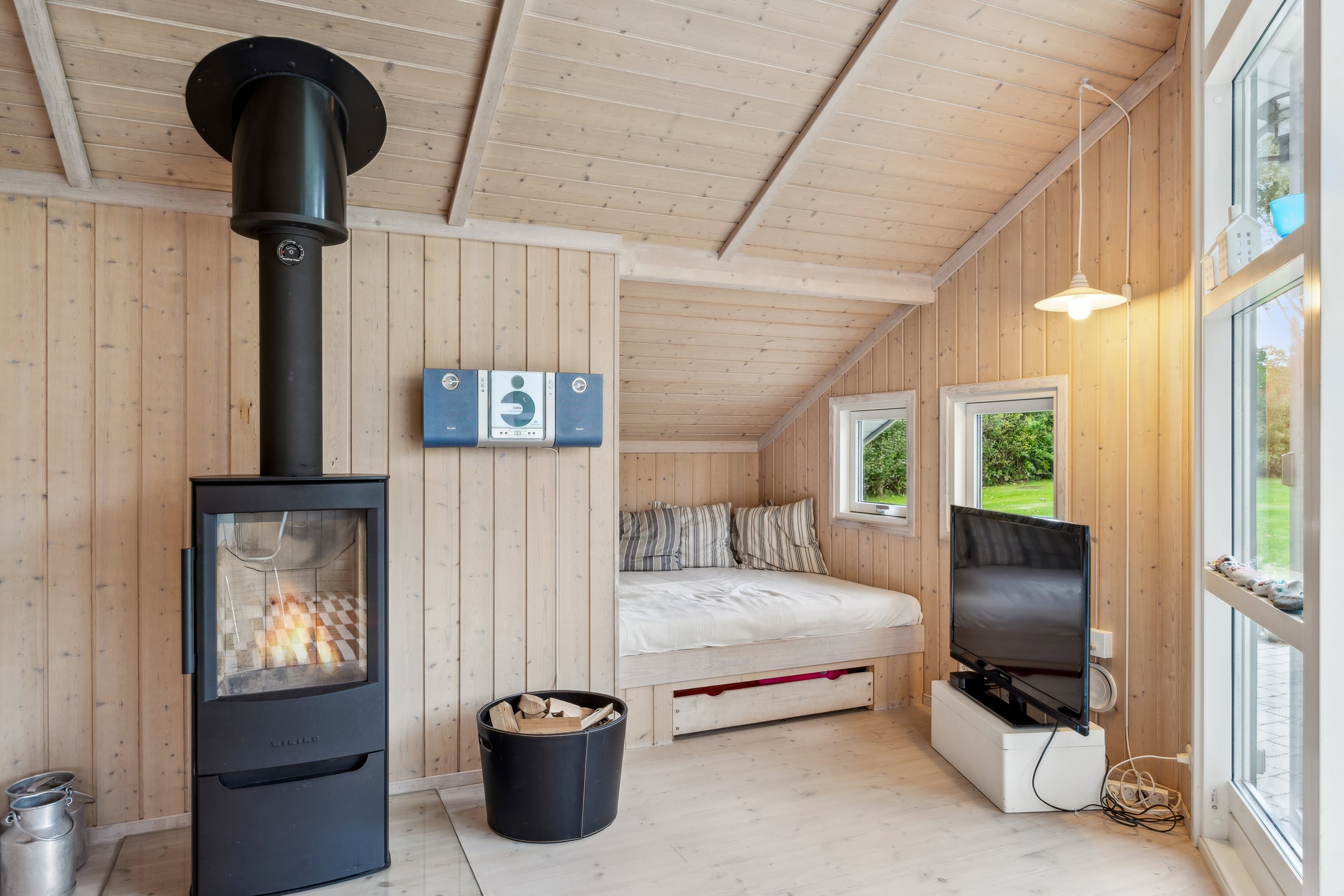 Fremhævet stue billede i fuldskærmstilstand. Billede af Jenlevej 7, Elsegårde Strand, 8400 Ebeltoft