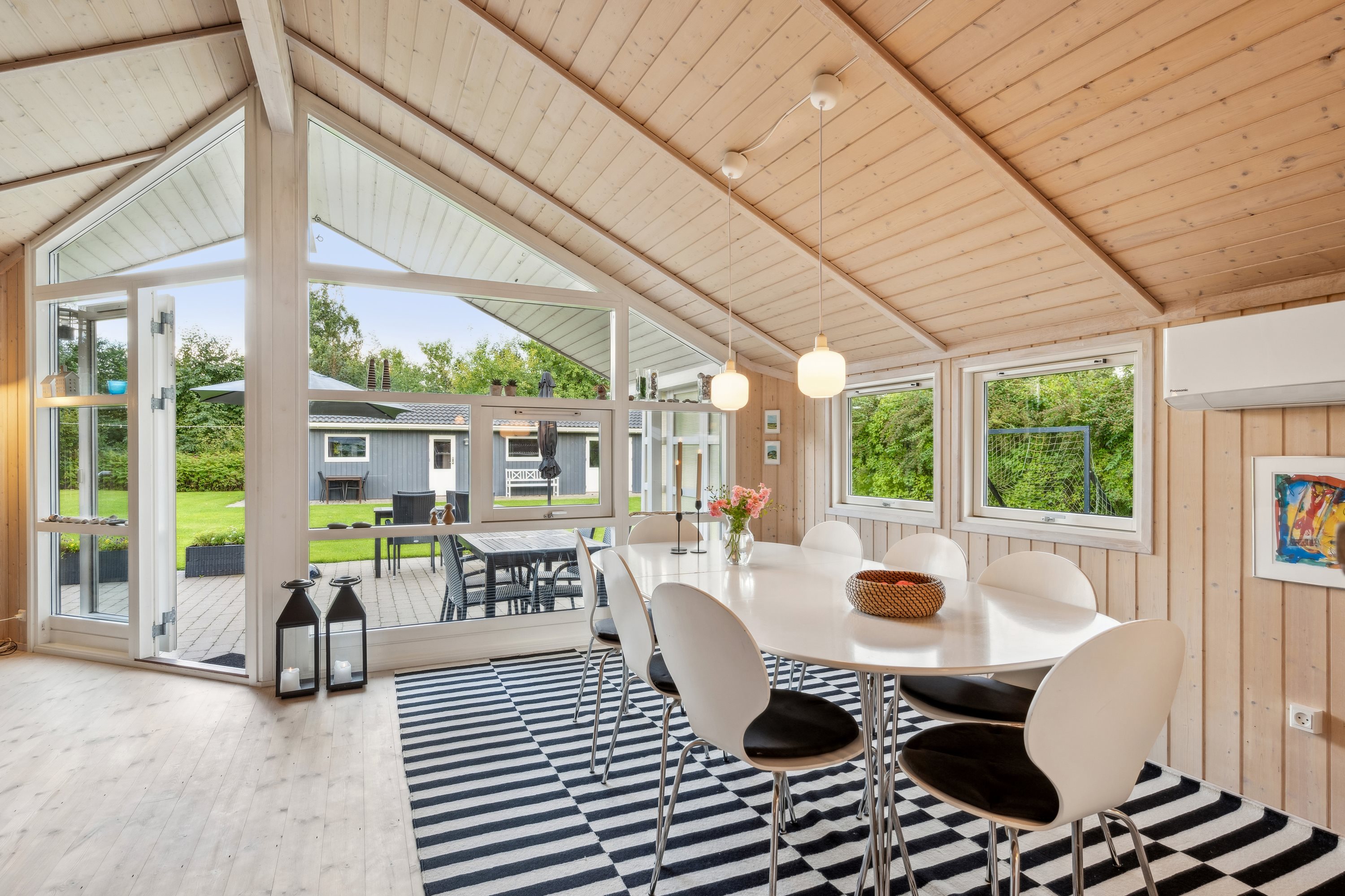 Fremhævet stue billede i fuldskærmstilstand. Billede af Jenlevej 7, Elsegårde Strand, 8400 Ebeltoft