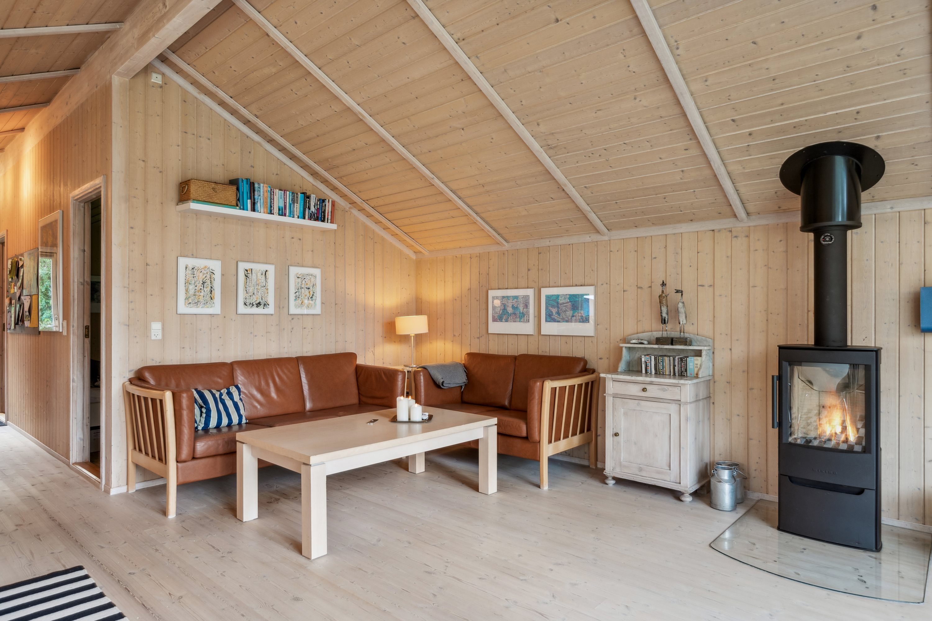 Fremhævet stue billede i fuldskærmstilstand. Billede af Jenlevej 7, Elsegårde Strand, 8400 Ebeltoft