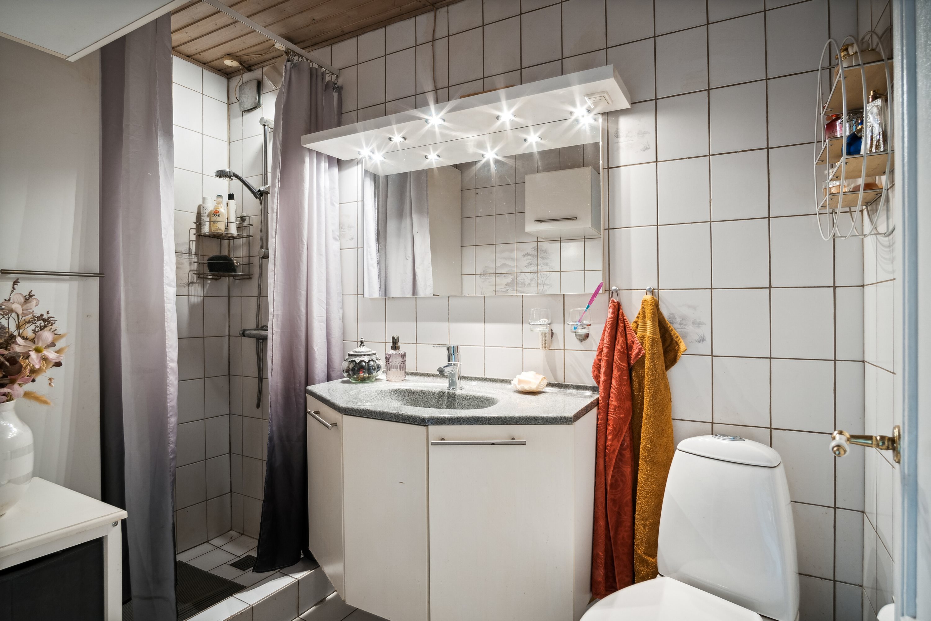 Fremhævet badeværelse billede i fuldskærmstilstand. Billede af Svinøvej 22, 4750 Lundby