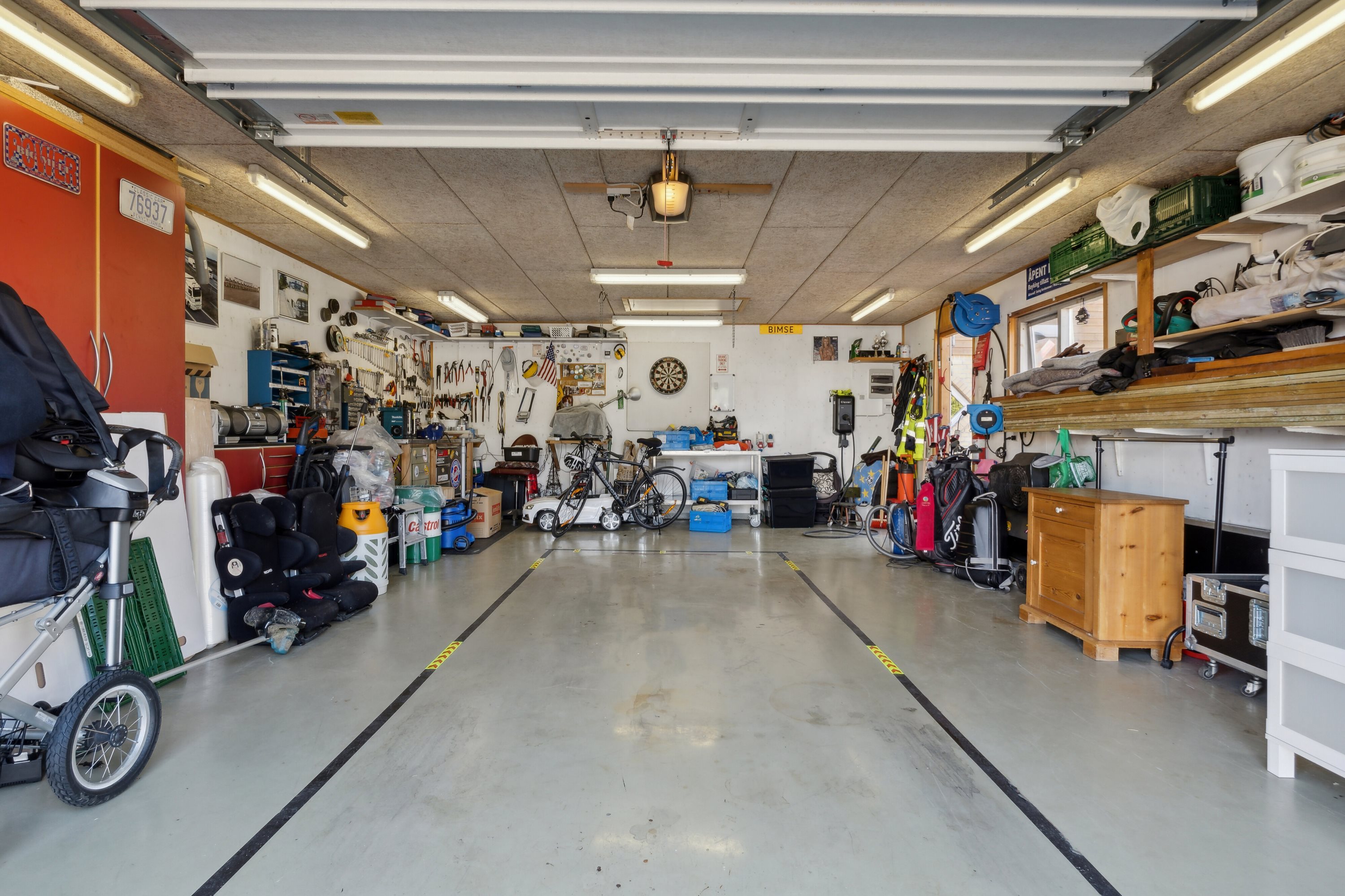 Fremhævet garage billede i fuldskærmstilstand. Billede af Nygade 5, 9870 Sindal