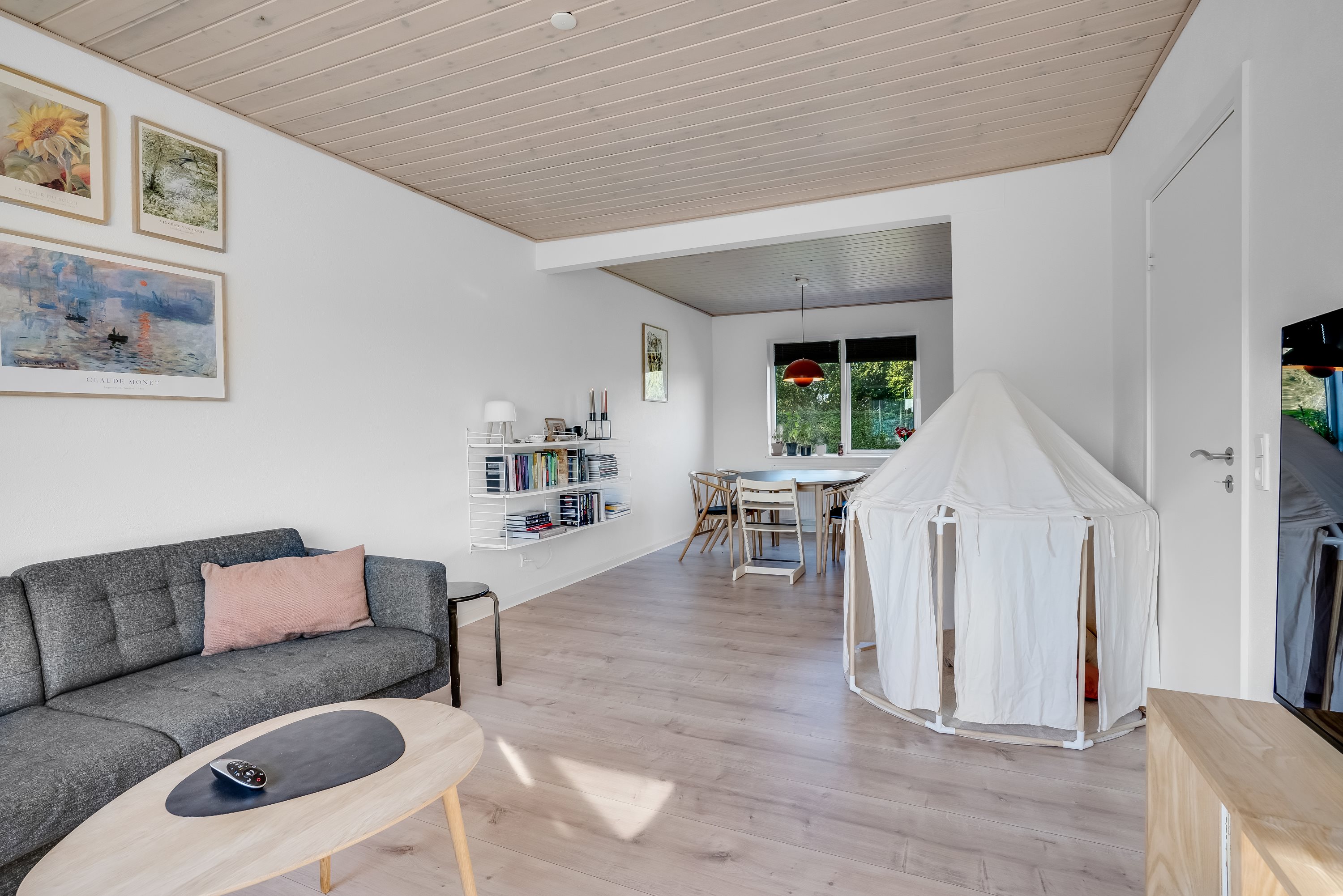 Fremhævet stue billede i fuldskærmstilstand. Billede af Vesterled 28, 7620 Lemvig