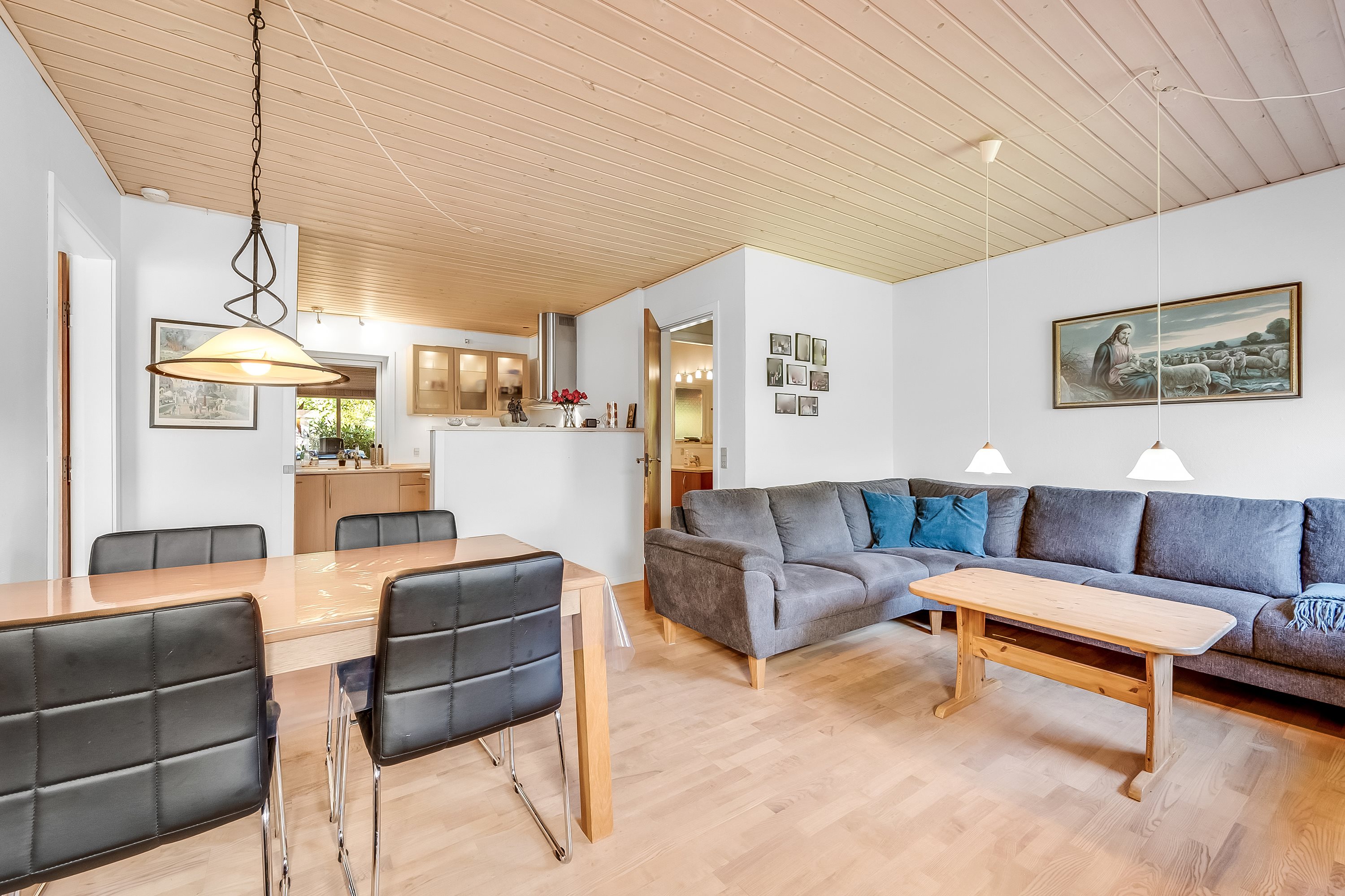 Fremhævet stue billede i fuldskærmstilstand. Billede af Lille Fiskbækvej 12, Fiskbæk, 6920 Videbæk