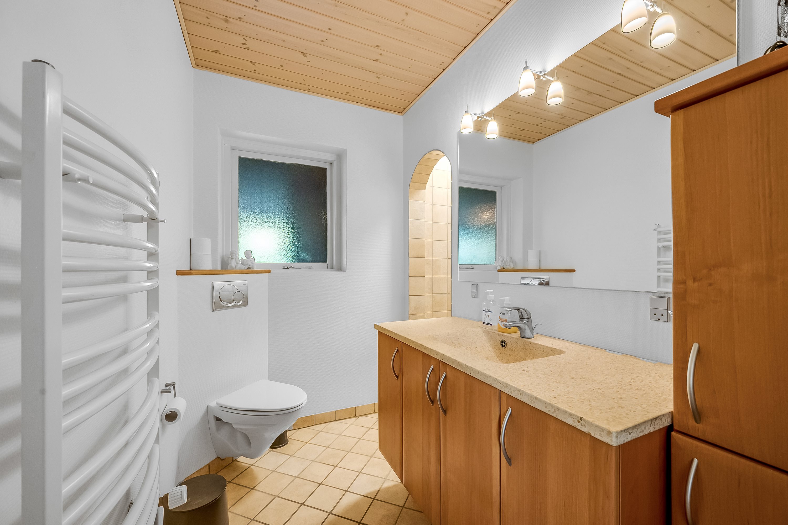 Fremhævet badeværelse billede i fuldskærmstilstand. Billede af Lille Fiskbækvej 12, Fiskbæk, 6920 Videbæk