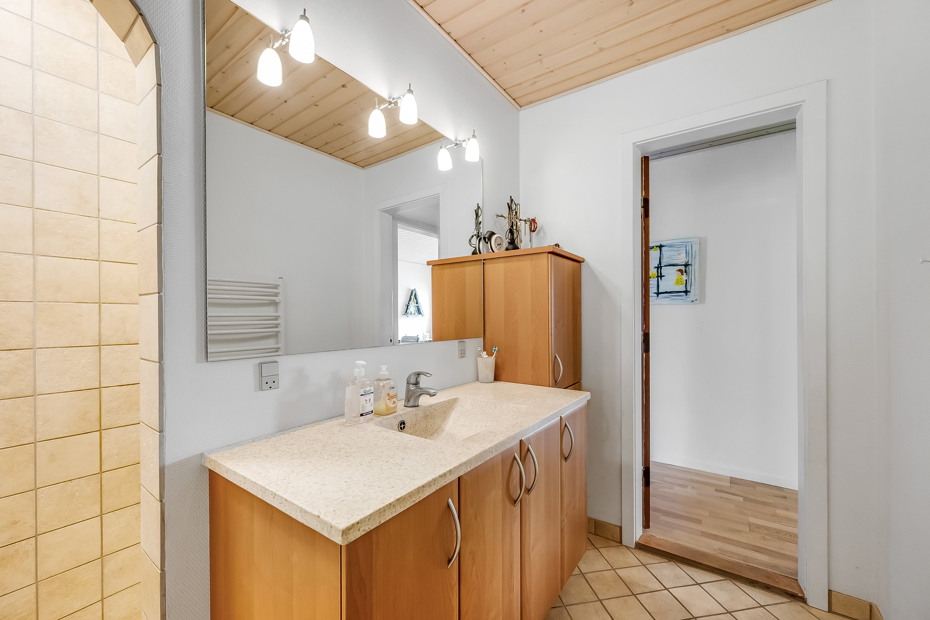 Fremhævet badeværelse billede i fuldskærmstilstand. Billede af Lille Fiskbækvej 12, Fiskbæk, 6920 Videbæk