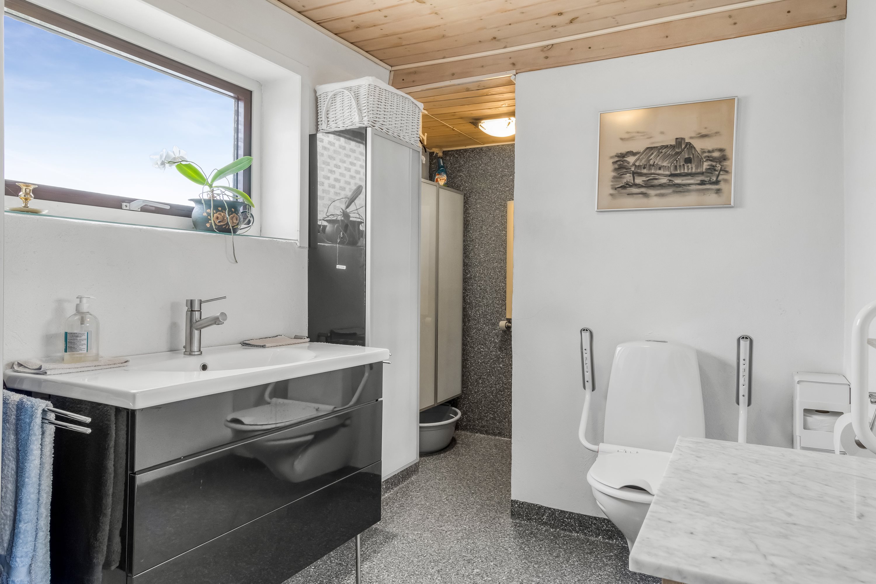 Fremhævet badeværelse billede i fuldskærmstilstand. Billede af Rådhusstræde 1, 6240 Løgumkloster