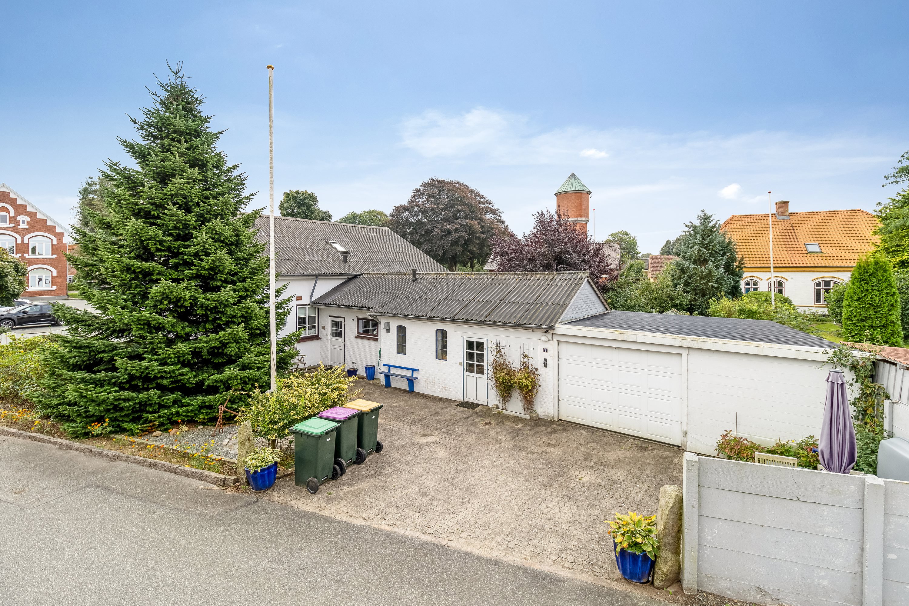 Fremhævet facade billede i fuldskærmstilstand. Billede af Rådhusstræde 1, 6240 Løgumkloster