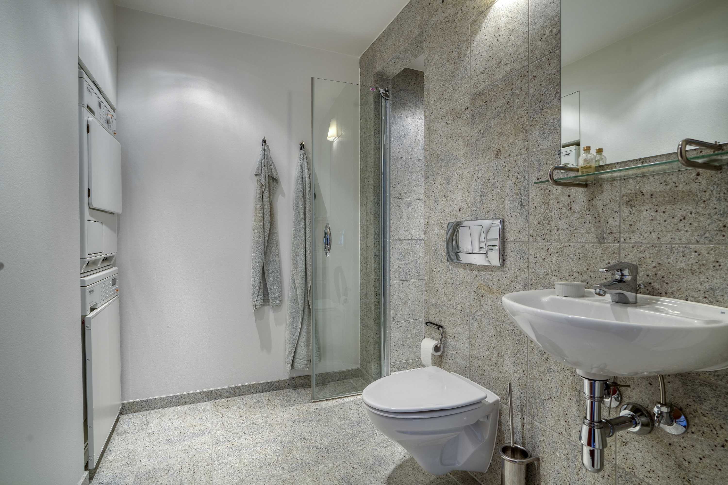 Fremhævet badeværelse billede i fuldskærmstilstand. Billede af Kystvej 20, 2. 2., 3100 Hornbæk