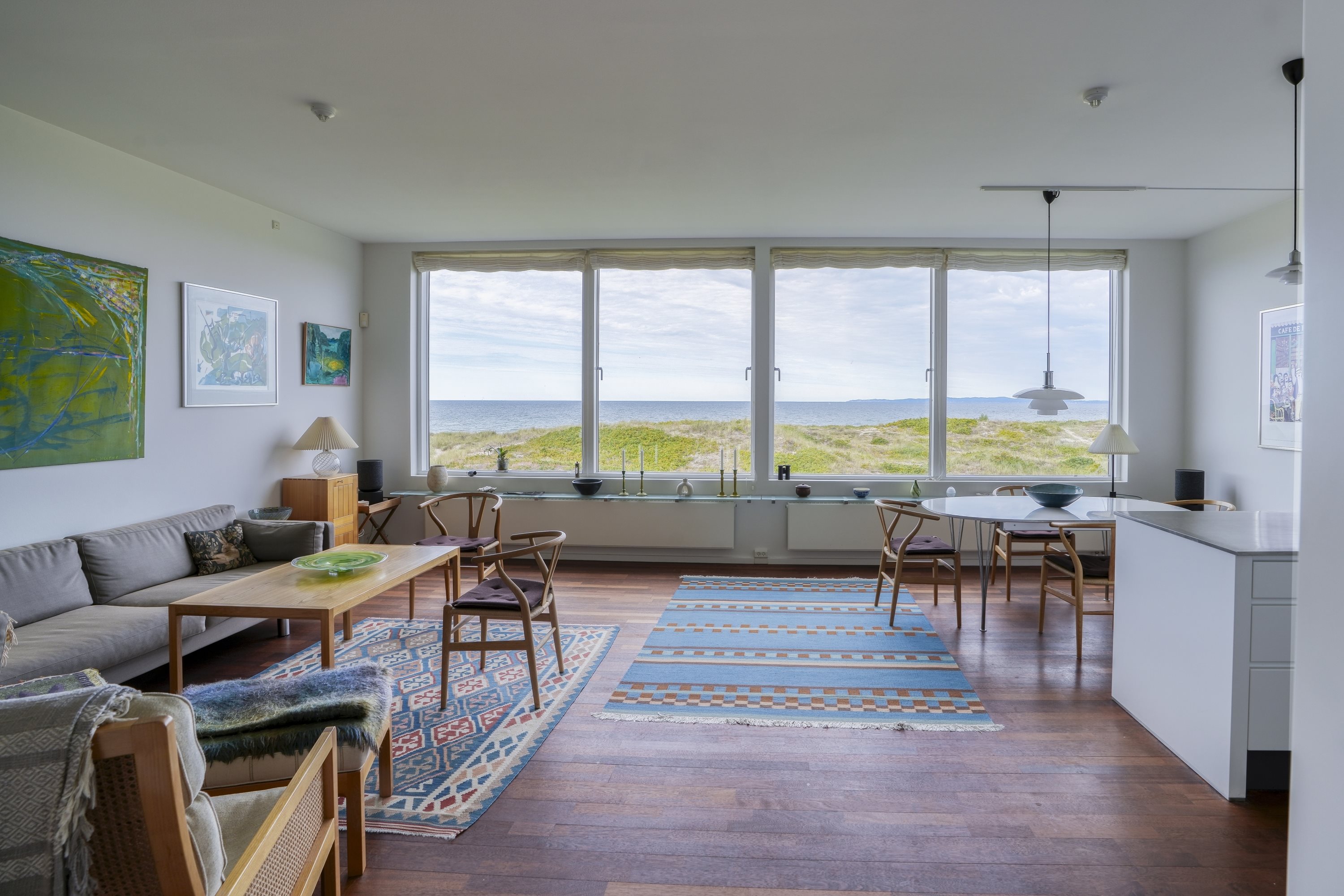 Fremhævet stue billede i fuldskærmstilstand. Billede af Kystvej 20, 2. 2., 3100 Hornbæk