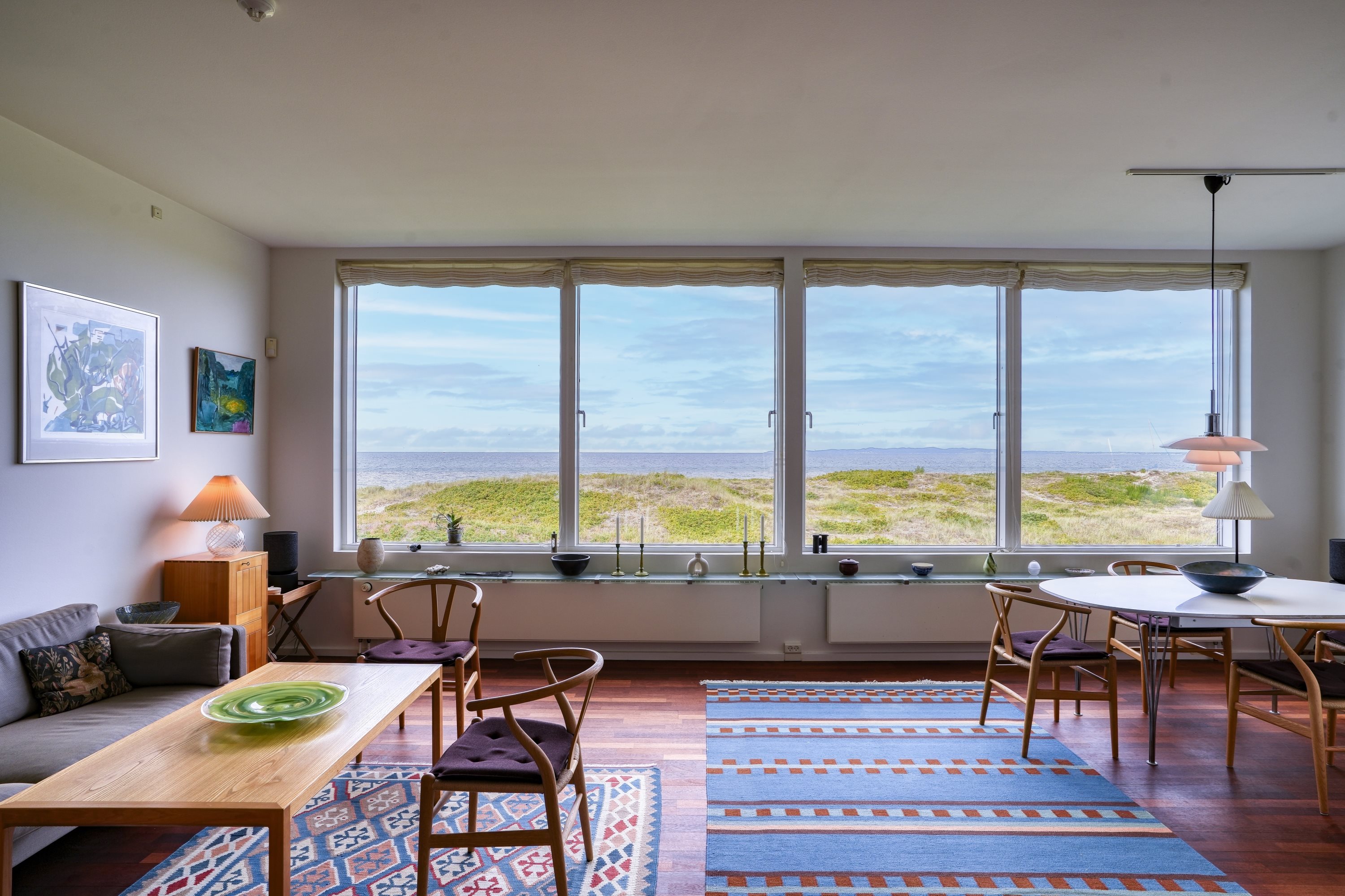 Fremhævet stue billede i fuldskærmstilstand. Billede af Kystvej 20, 2. 2., 3100 Hornbæk