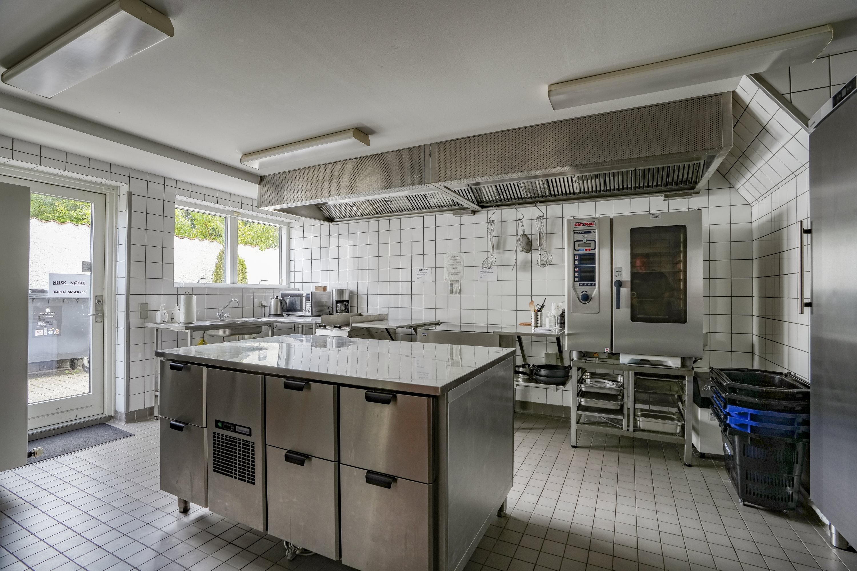Fremhævet fælles grovkøkken billede i fuldskærmstilstand. Billede af Kystvej 20, 2. 2., 3100 Hornbæk