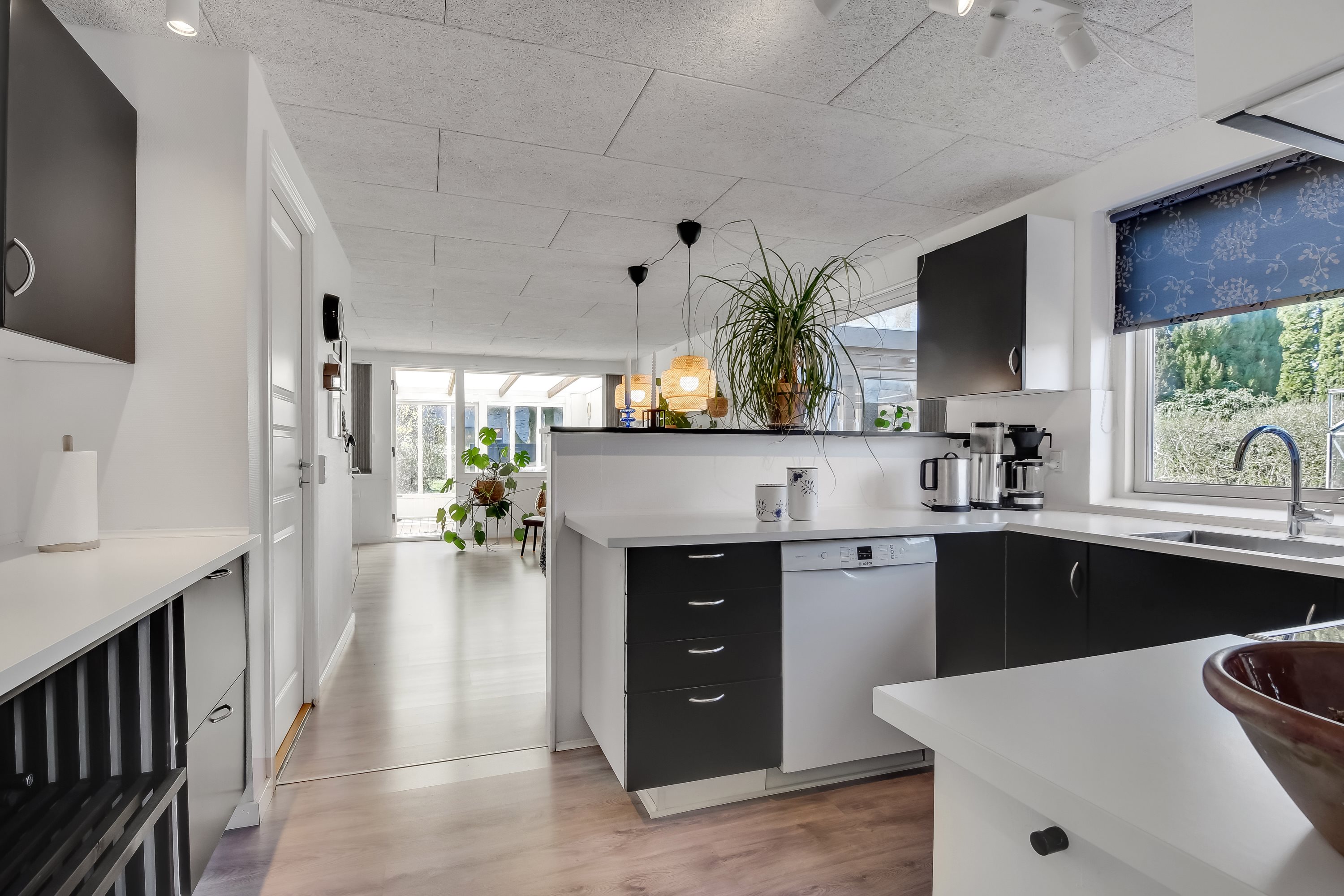 Fremhævet køkken billede i fuldskærmstilstand. Billede af Elmelunden 101, 7190 Billund