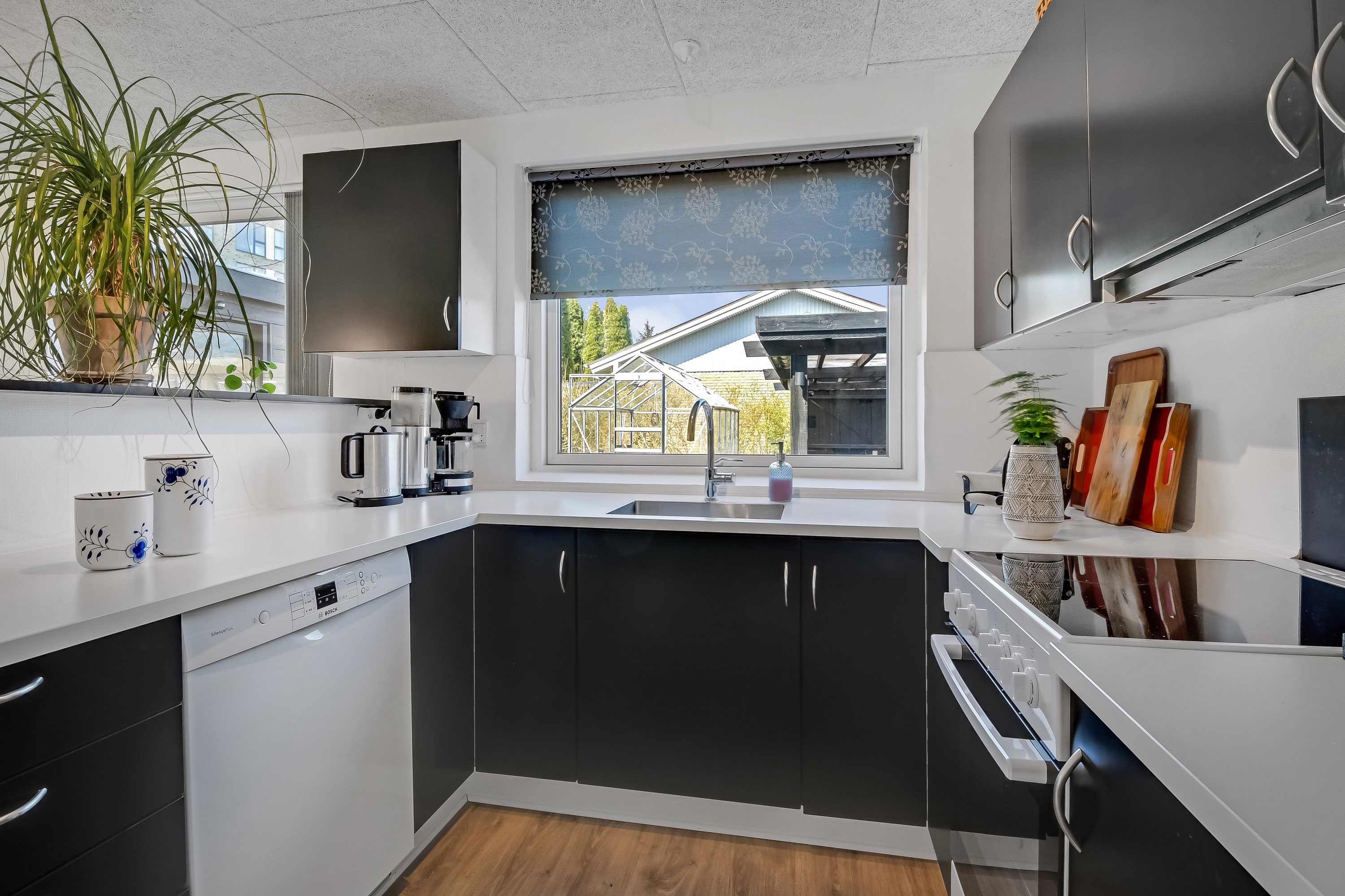 Fremhævet køkken billede i fuldskærmstilstand. Billede af Elmelunden 101, 7190 Billund