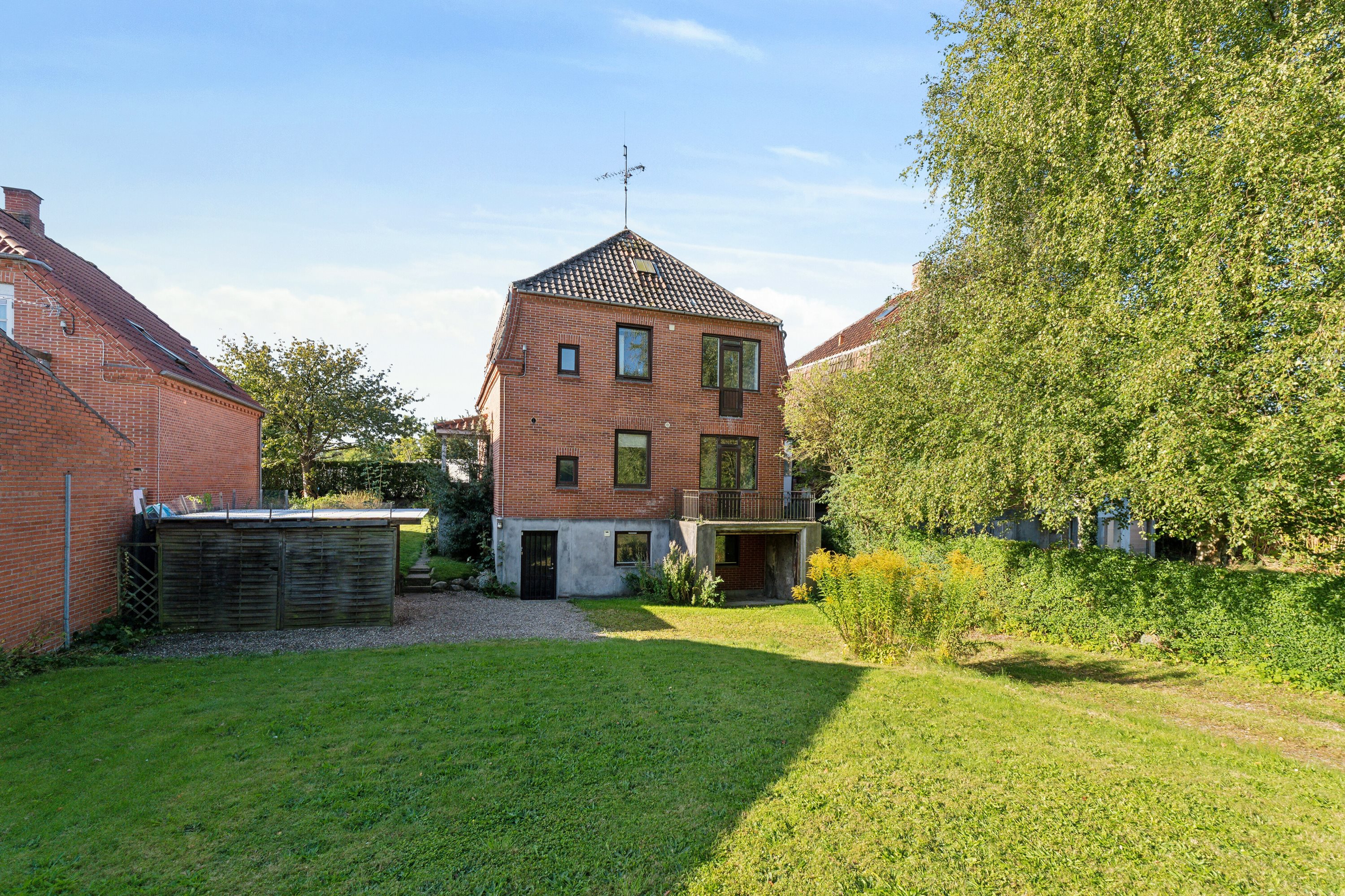 Fremhævet set fra haven billede i fuldskærmstilstand. Billede af Fåborgvej 24, 5700 Svendborg
