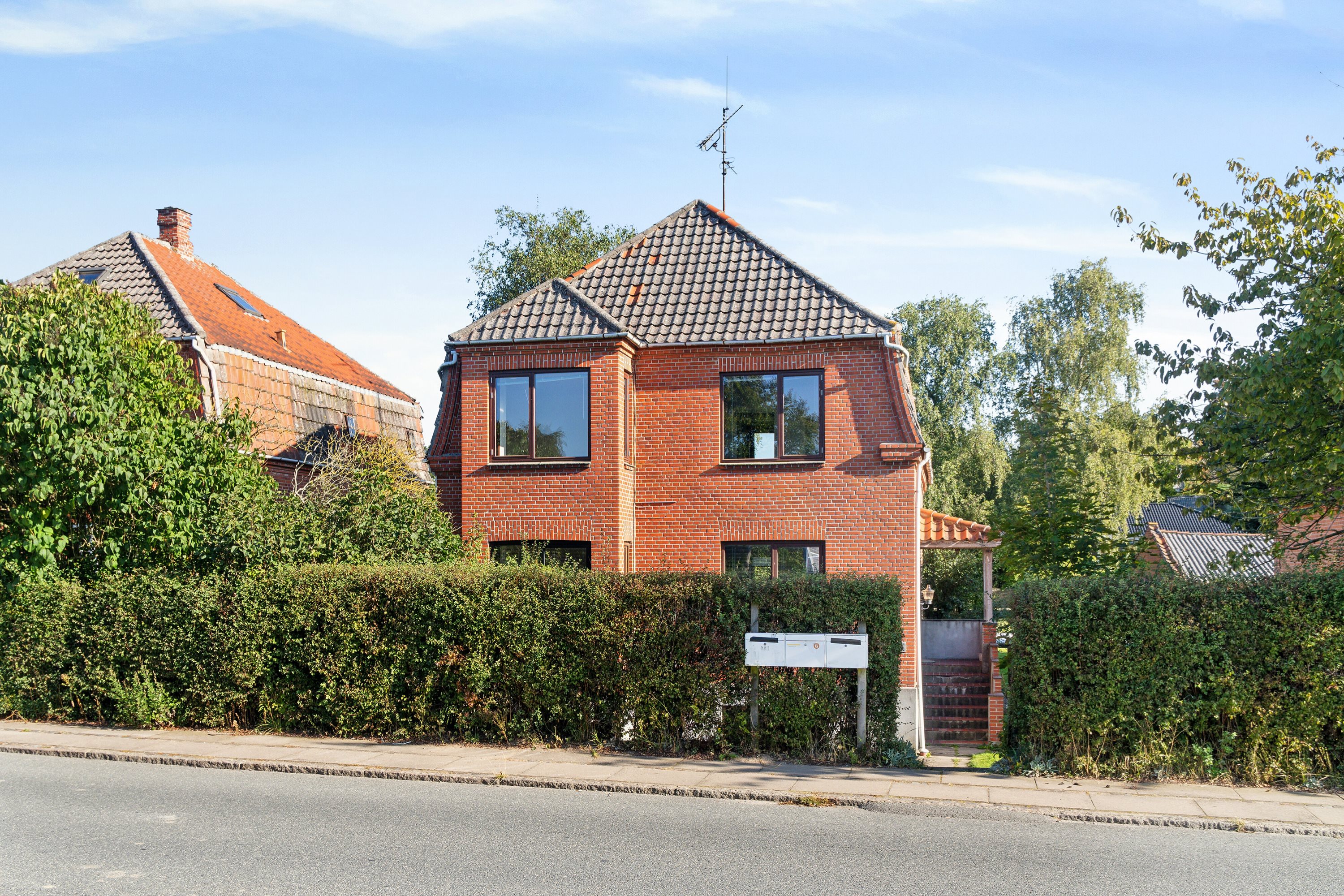 Fremhævet set fra vejen billede i fuldskærmstilstand. Billede af Fåborgvej 24, 5700 Svendborg