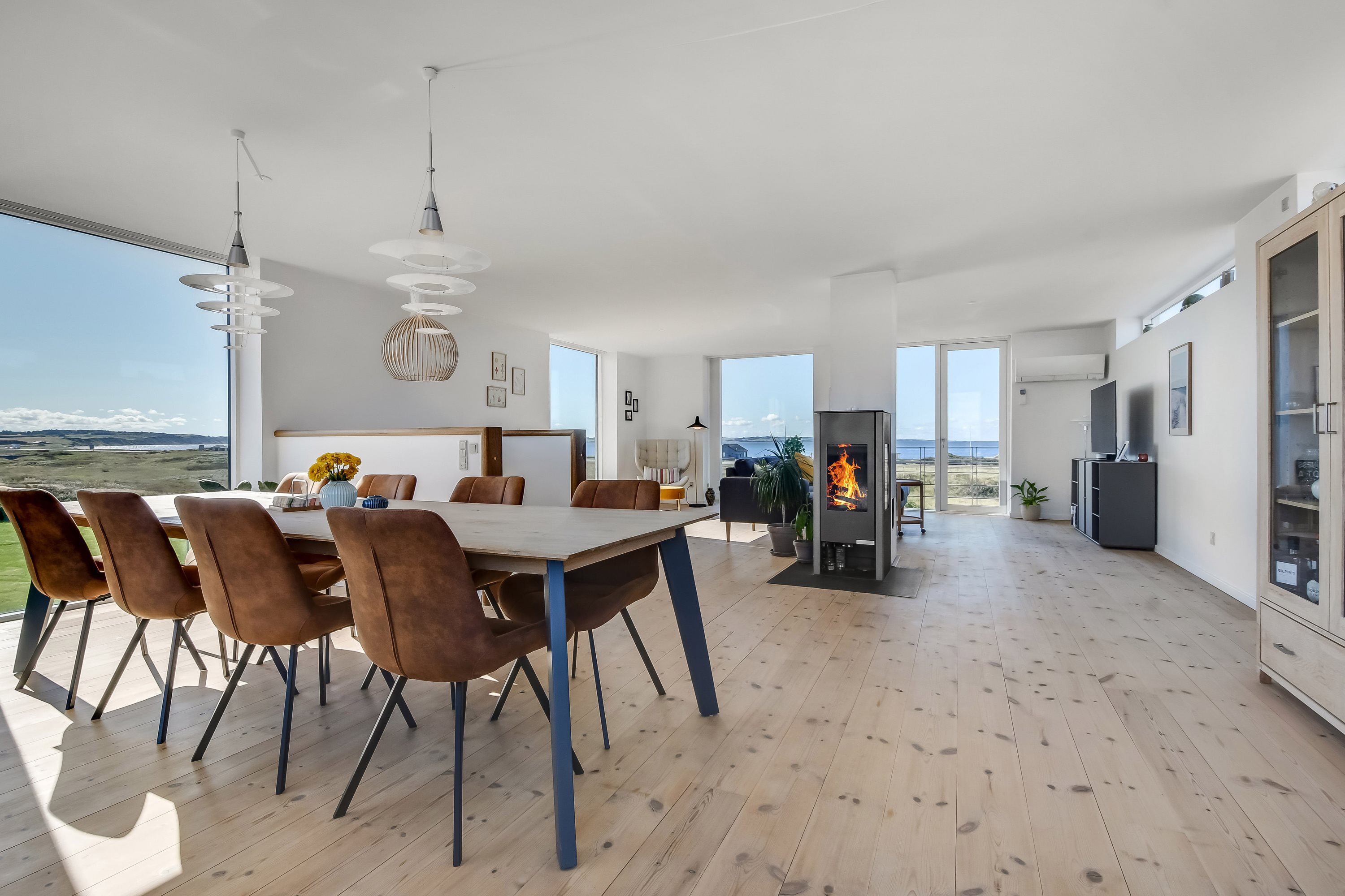 Fremhævet stue billede i fuldskærmstilstand. Billede af Gl Færgevej 14, Oddesund Syd, 7600 Struer